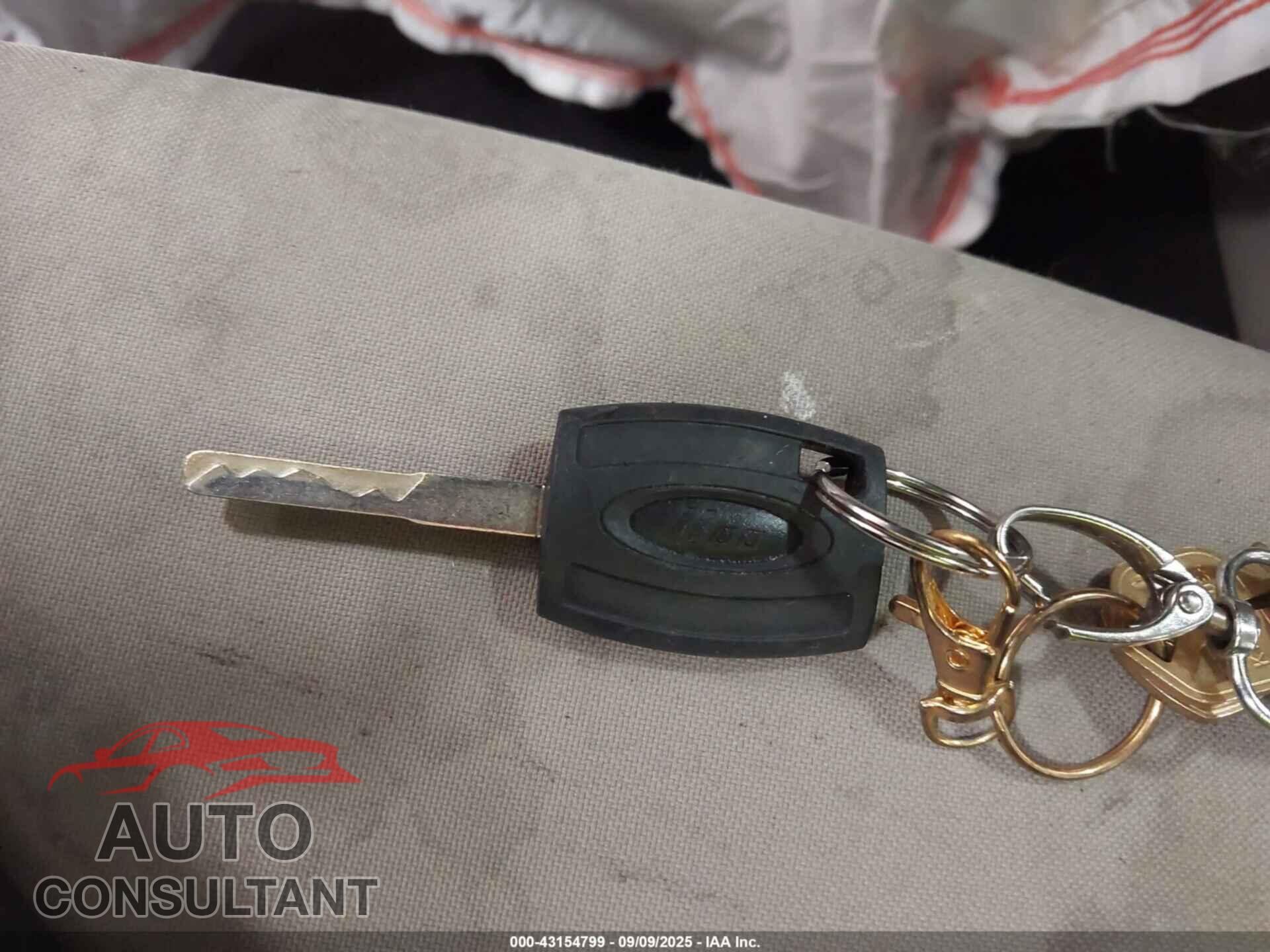 FORD FOCUS 2015 - 1FADP3F28FL294025