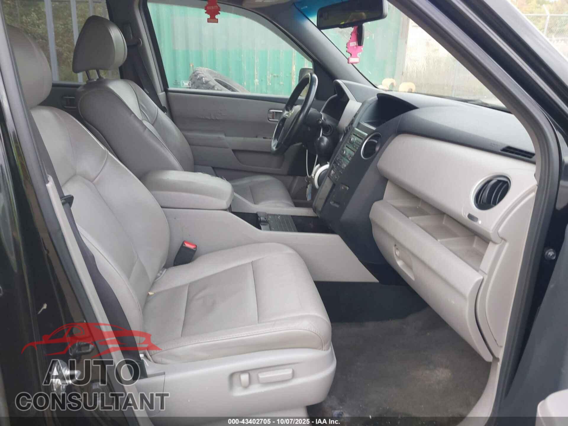 HONDA PILOT 2010 - 5FNYF4H61AB022075