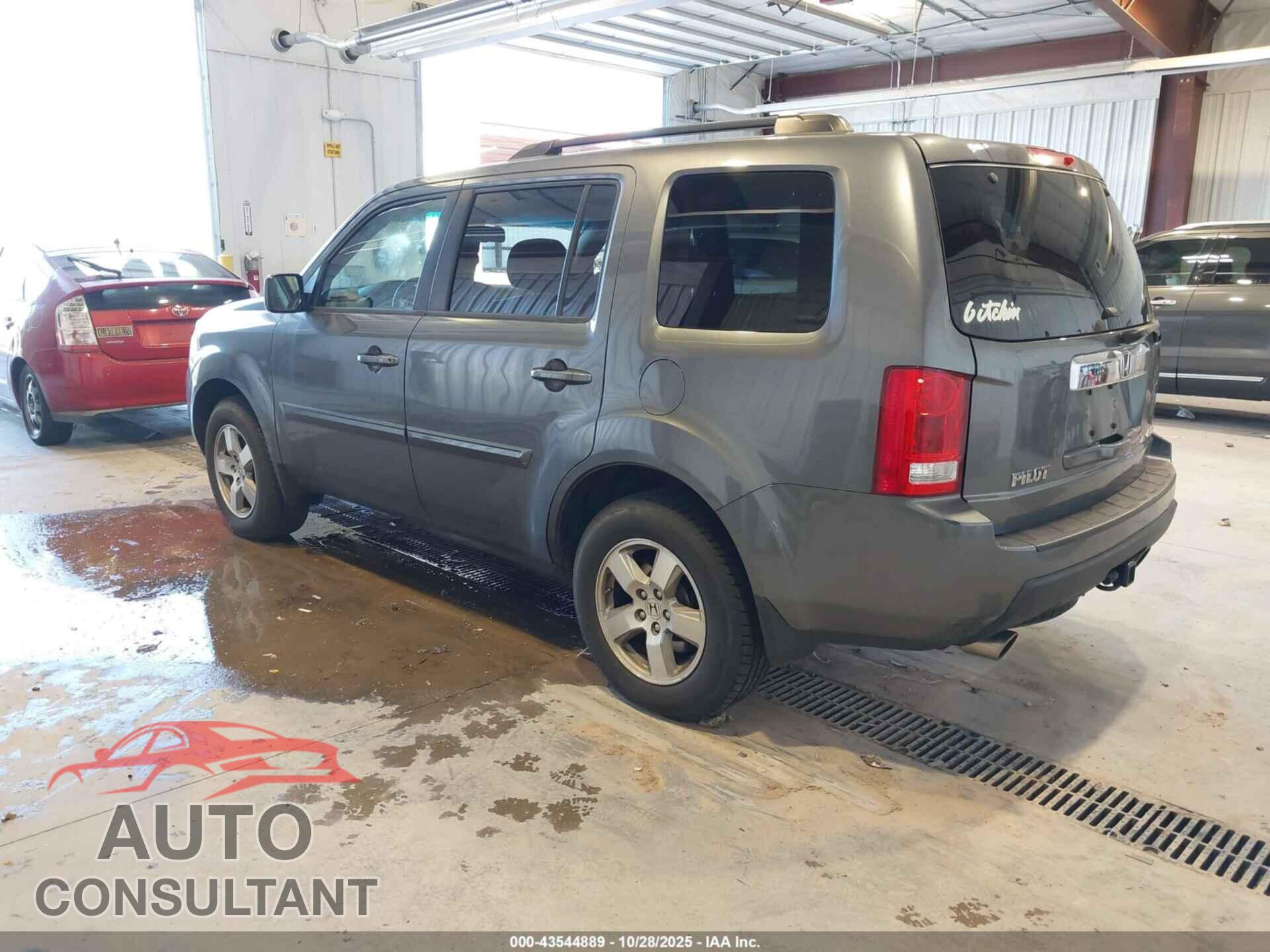HONDA PILOT 2011 - 5FNYF4H56BB092437