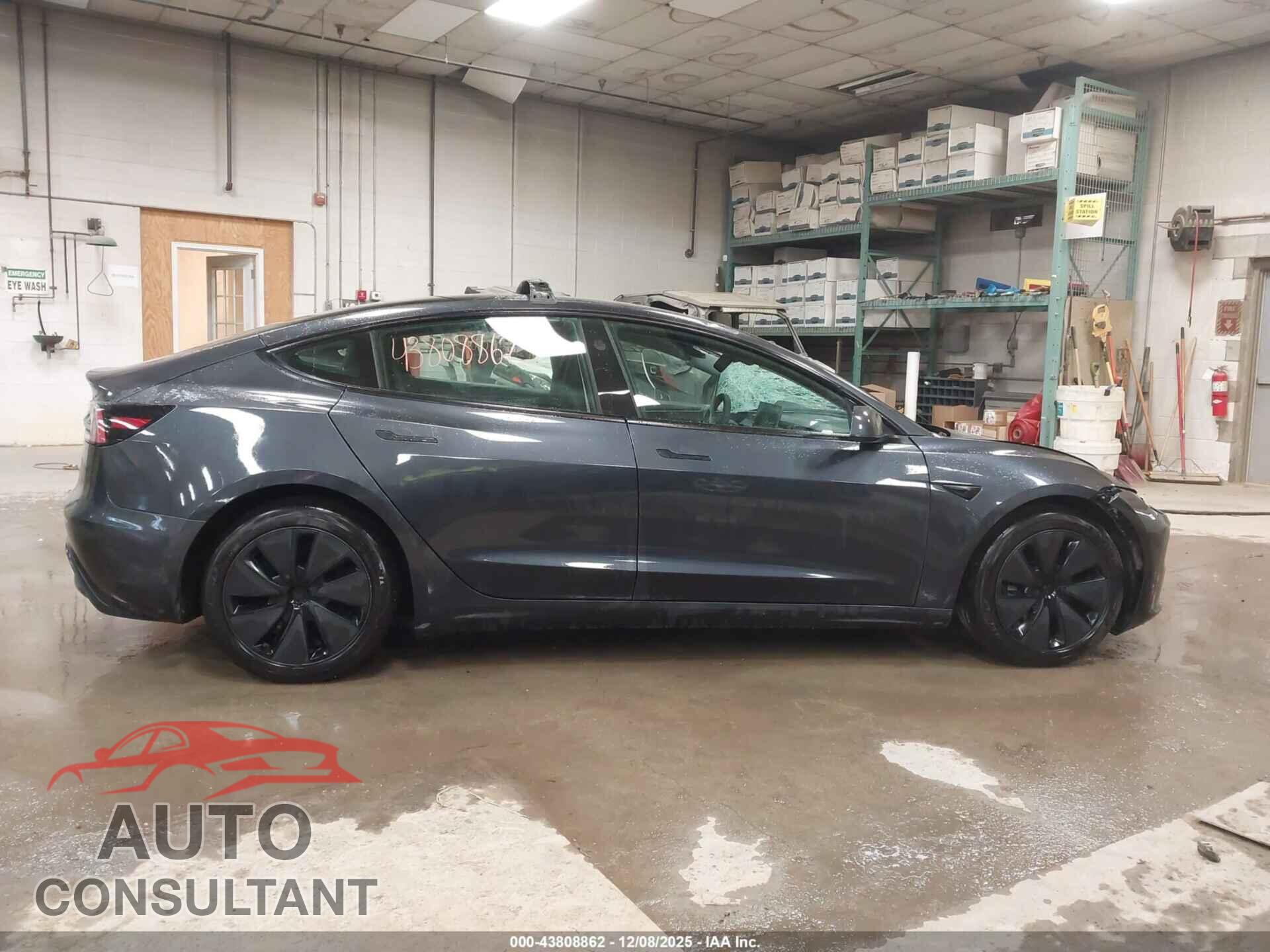 TESLA MODEL 3 2024 - 5YJ3E1EB2RF792911