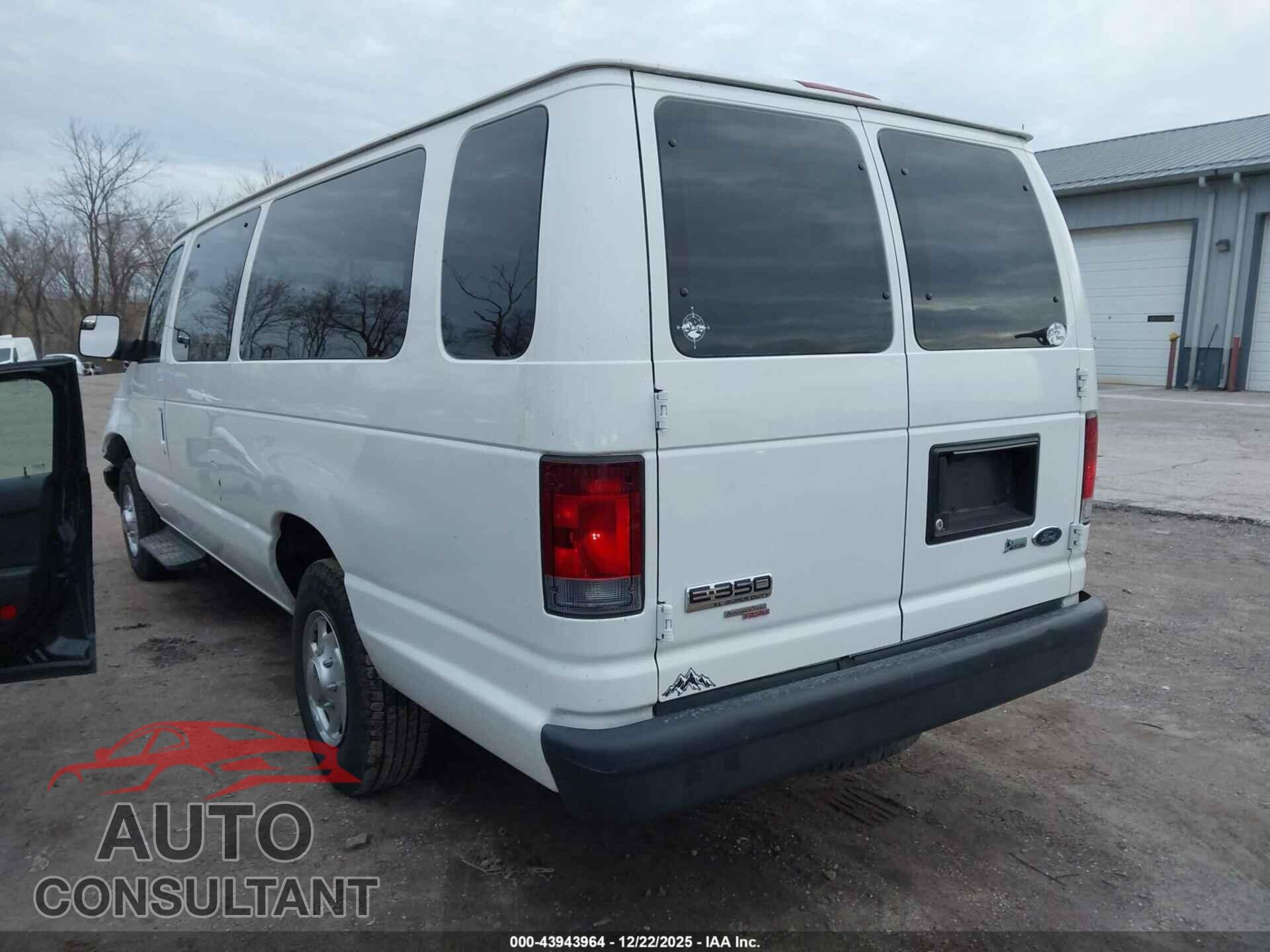 FORD E-350 SUPER DUTY 2011 - 1FBSS3BL7BDB31423