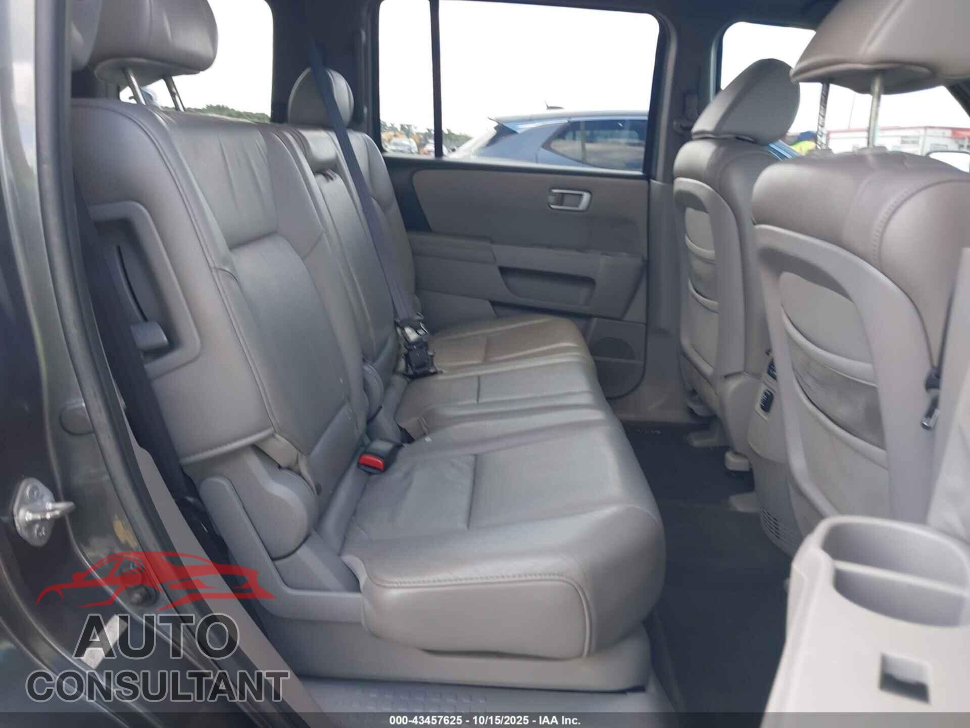 HONDA PILOT 2011 - 5FNYF3H77BB012672