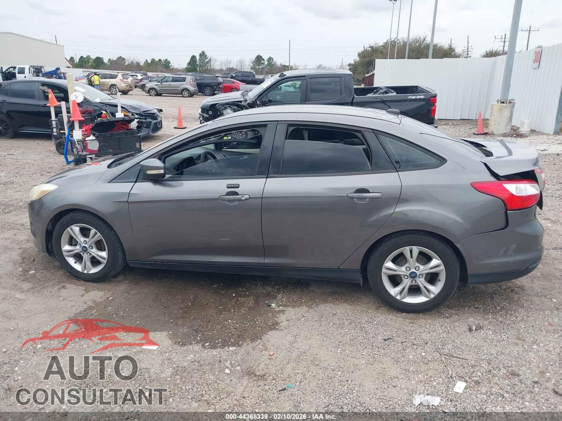 FORD FOCUS 2014 - 1FADP3F23EL117882