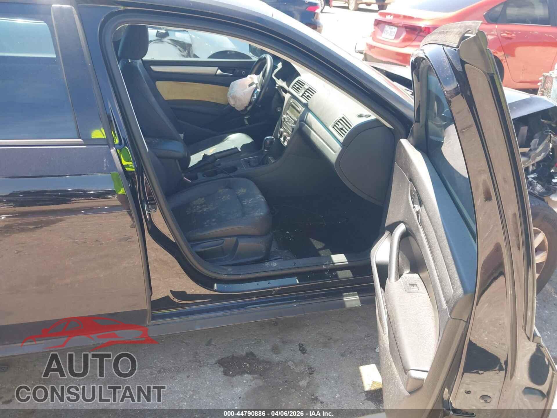 VOLKSWAGEN PASSAT 2014 - 1VWAH7A38EC004900