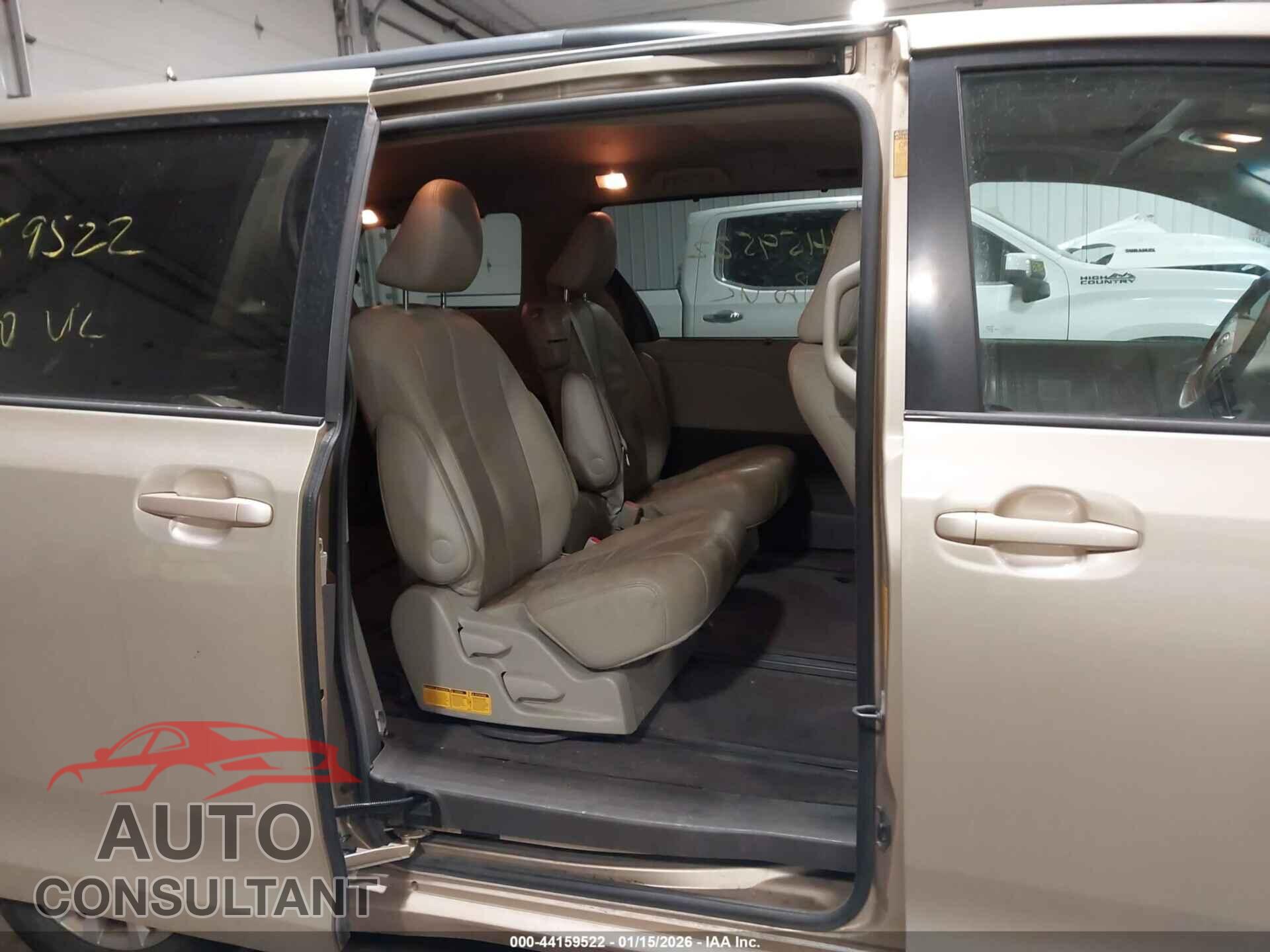 TOYOTA SIENNA 2013 - 5TDYK3DC8DS358422