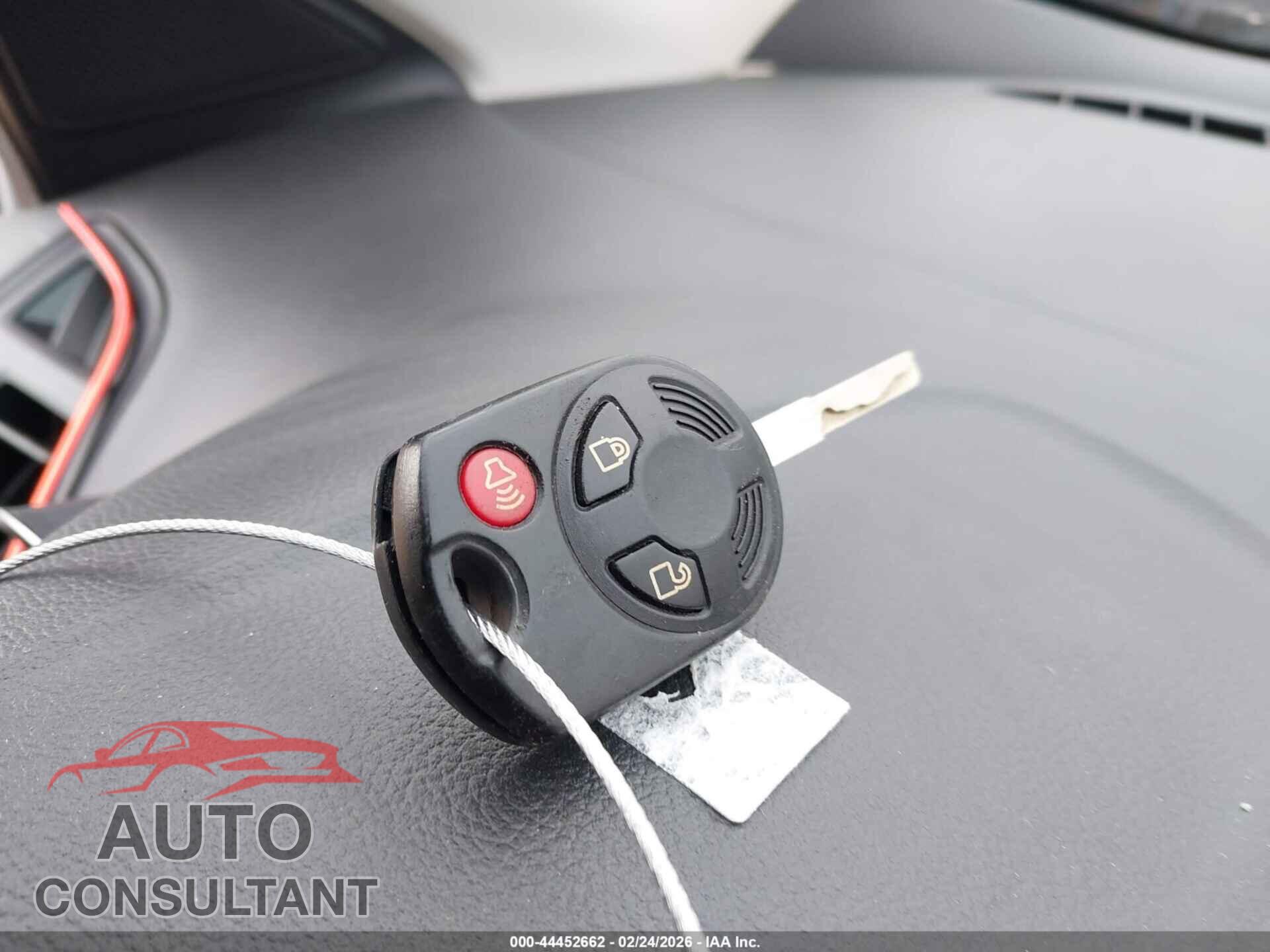 FORD ESCAPE 2017 - 1FMCU0F77HUD19501