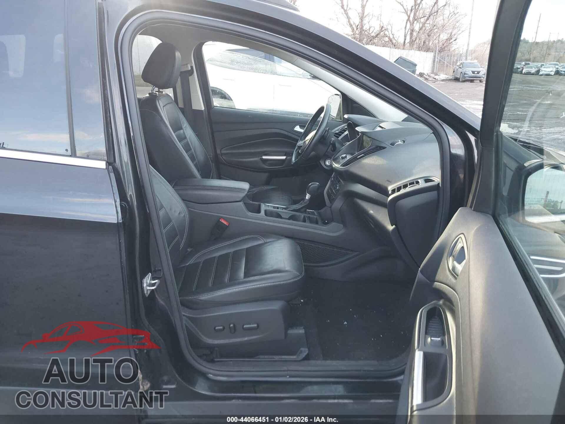 FORD ESCAPE 2017 - 1FMCU9G94HUD79885