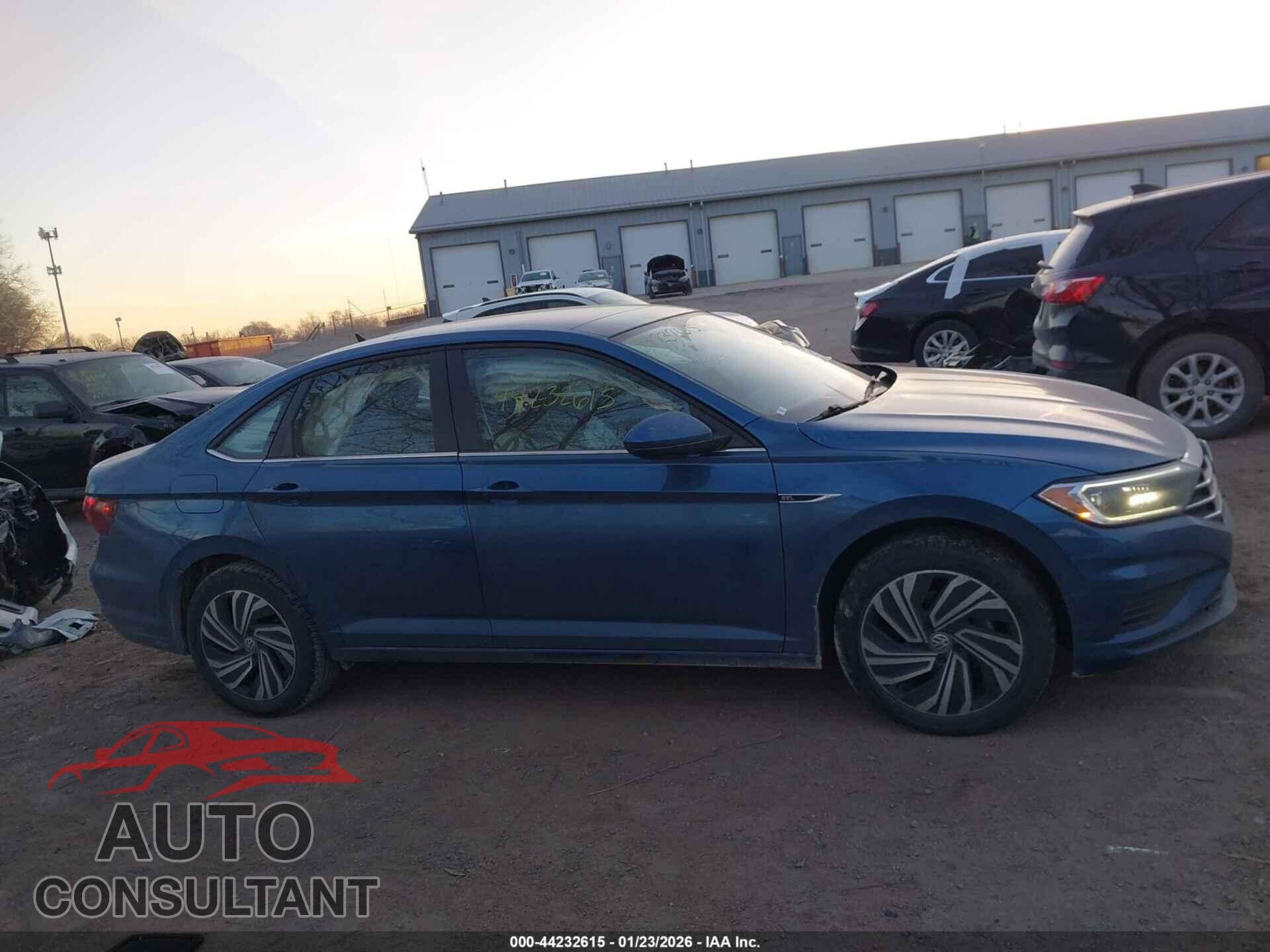 VOLKSWAGEN JETTA 2020 - 3VWEB7BU4LM075324