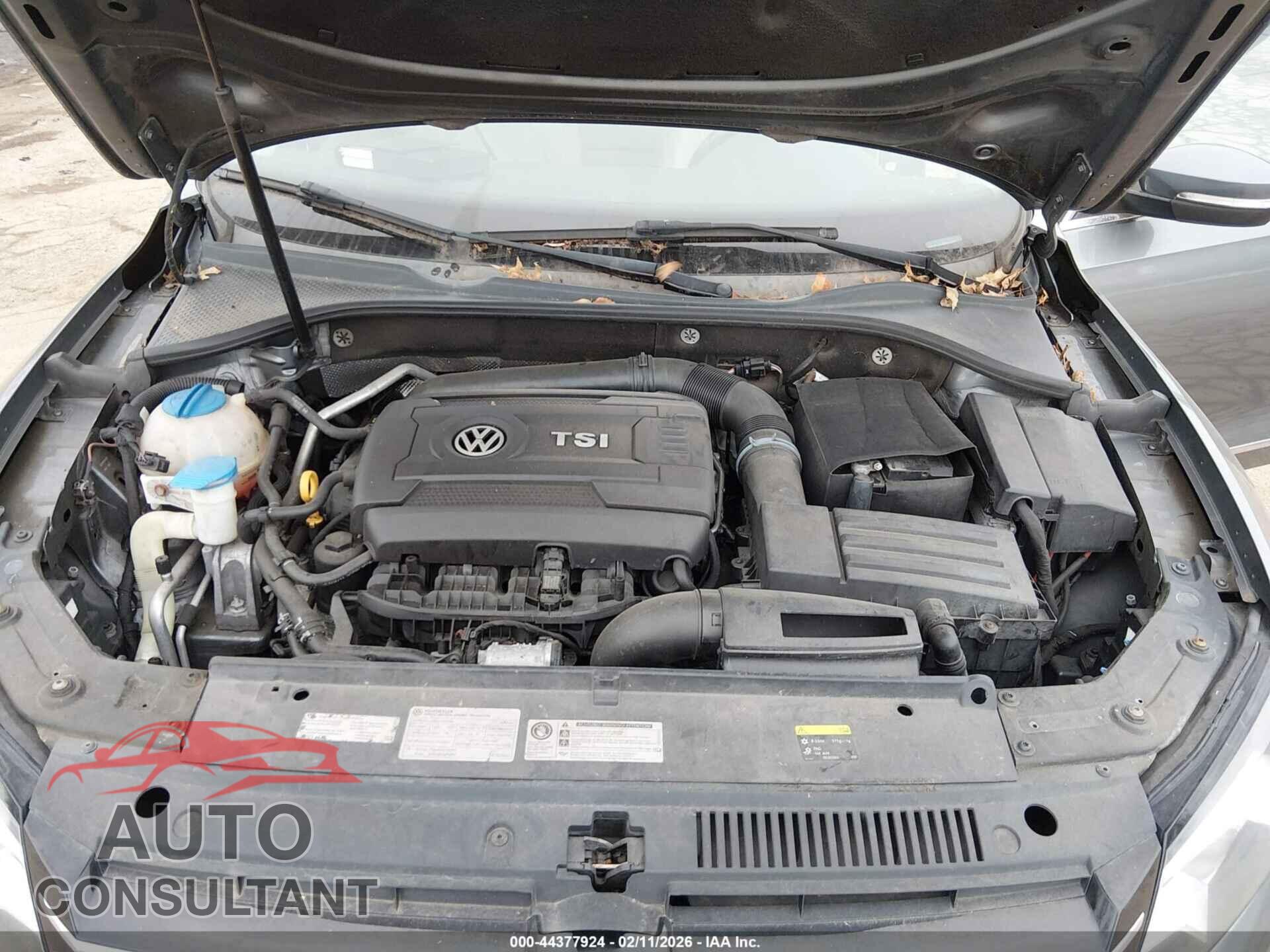 VOLKSWAGEN PASSAT 2015 - 1VWBT7A35FC003305