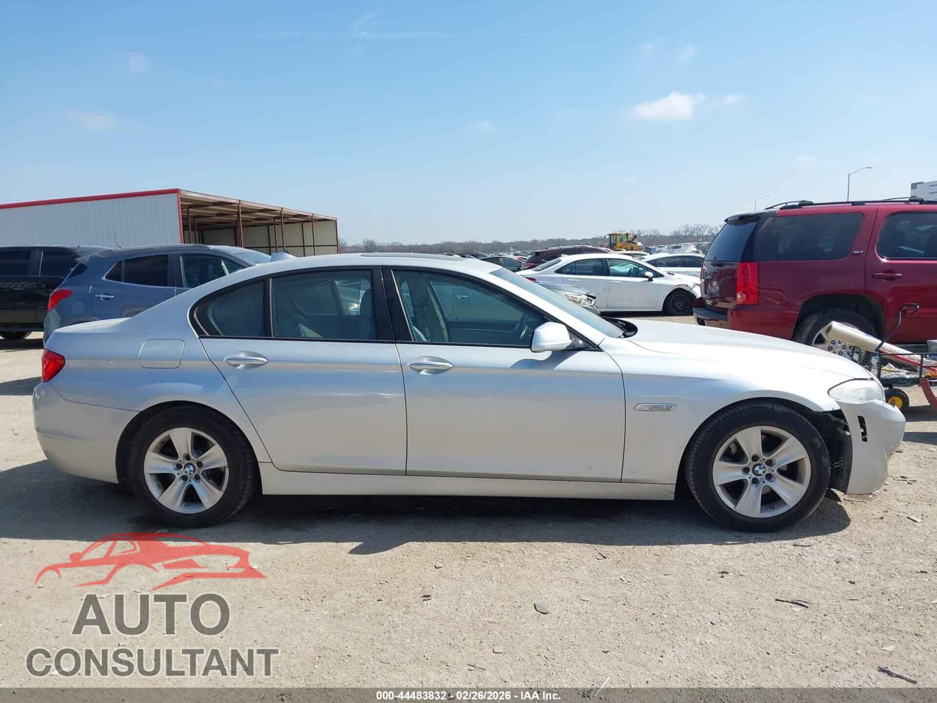 BMW 528I 2011 - WBAFR1C58BC738446