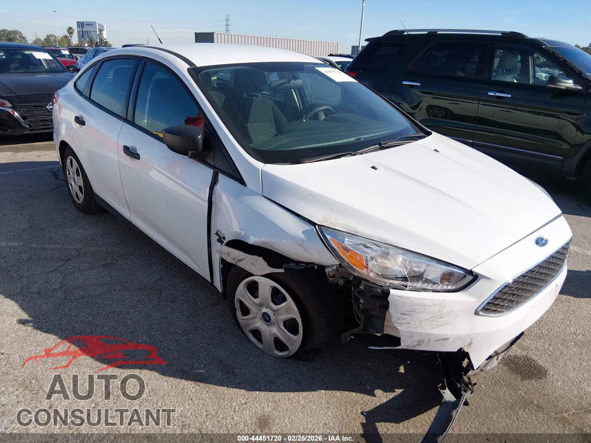 FORD FOCUS 2018 - 1FADP3E26JL205126