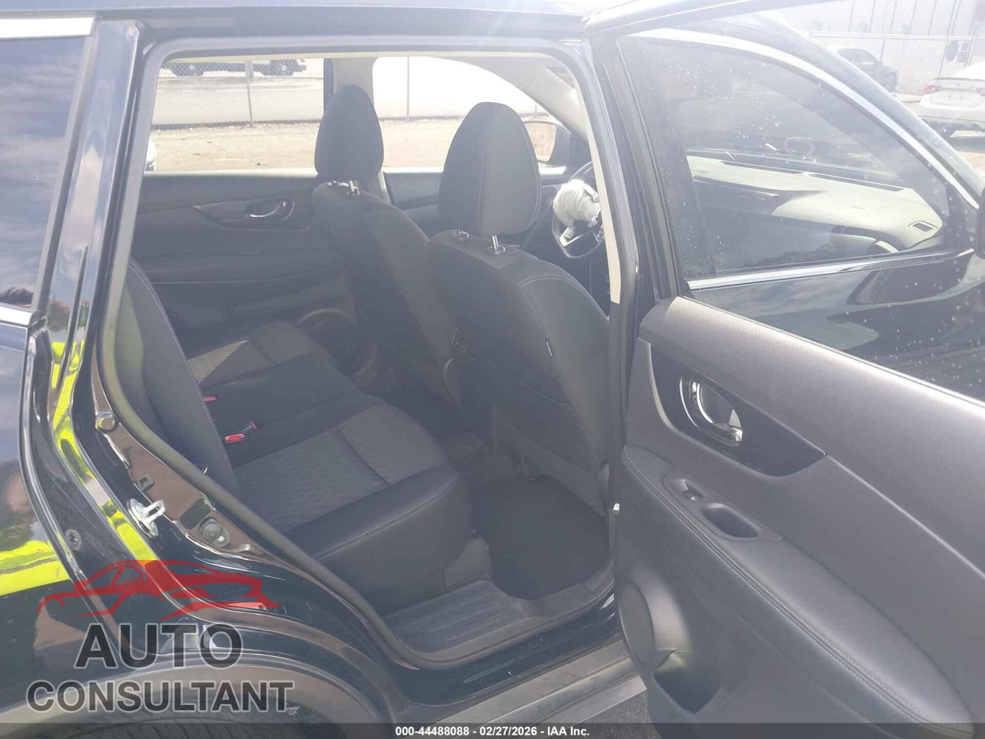 NISSAN ROGUE 2017 - KNMAT2MV1HP537041
