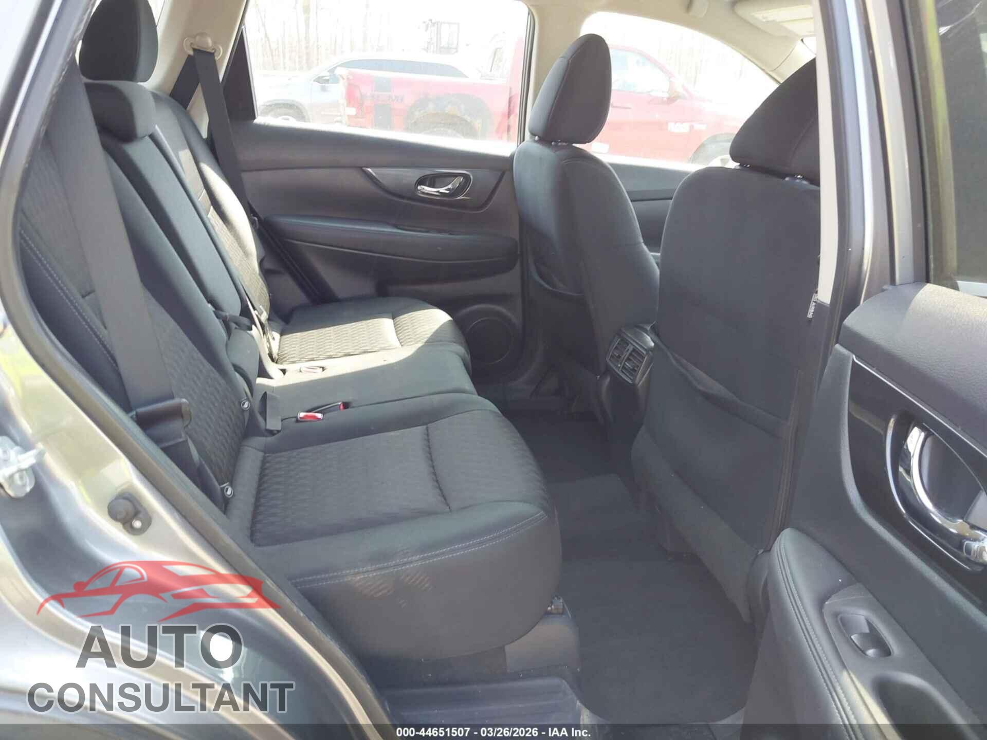 NISSAN ROGUE 2018 - KNMAT2MVXJP556757