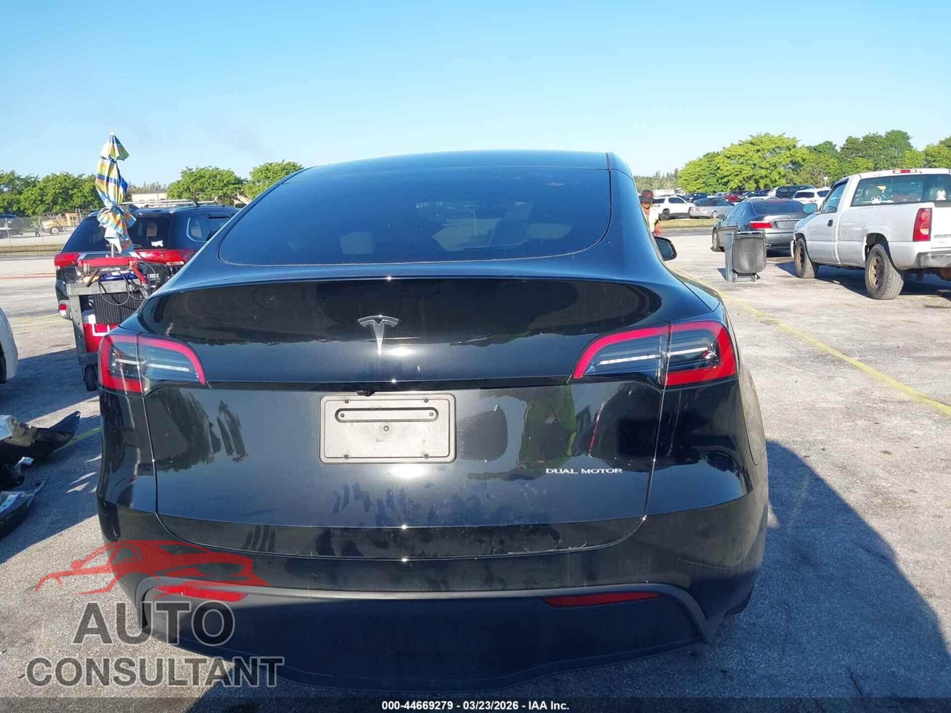TESLA MODEL Y 2024 - 7SAYGAEEXRF201172
