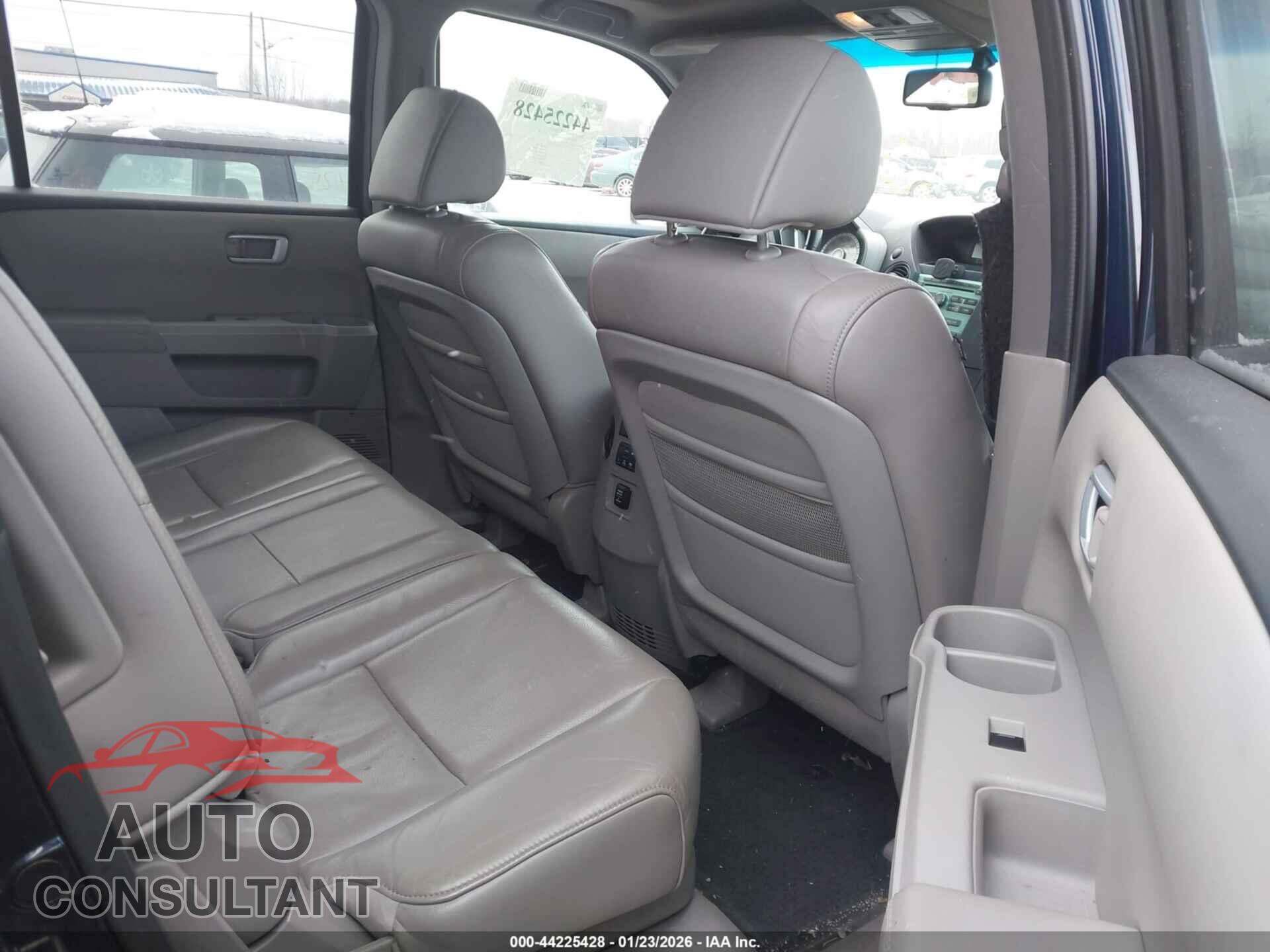 HONDA PILOT 2011 - 5FNYF4H58BB043157