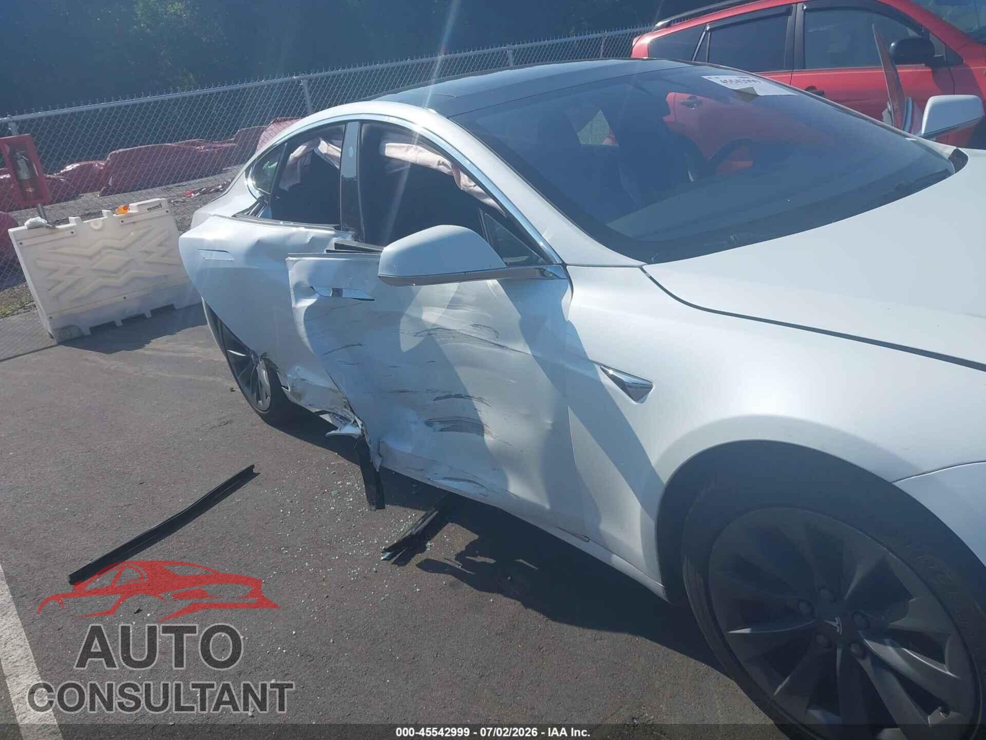 TESLA MODEL S 2018 - 5YJSA1E21JF277409