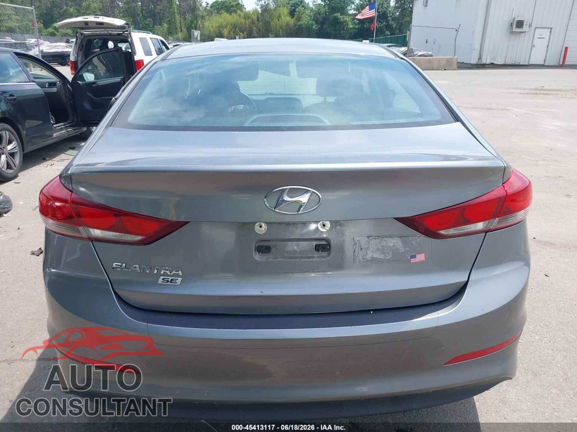 HYUNDAI ELANTRA 2018 - 5NPD74LF8JH257383