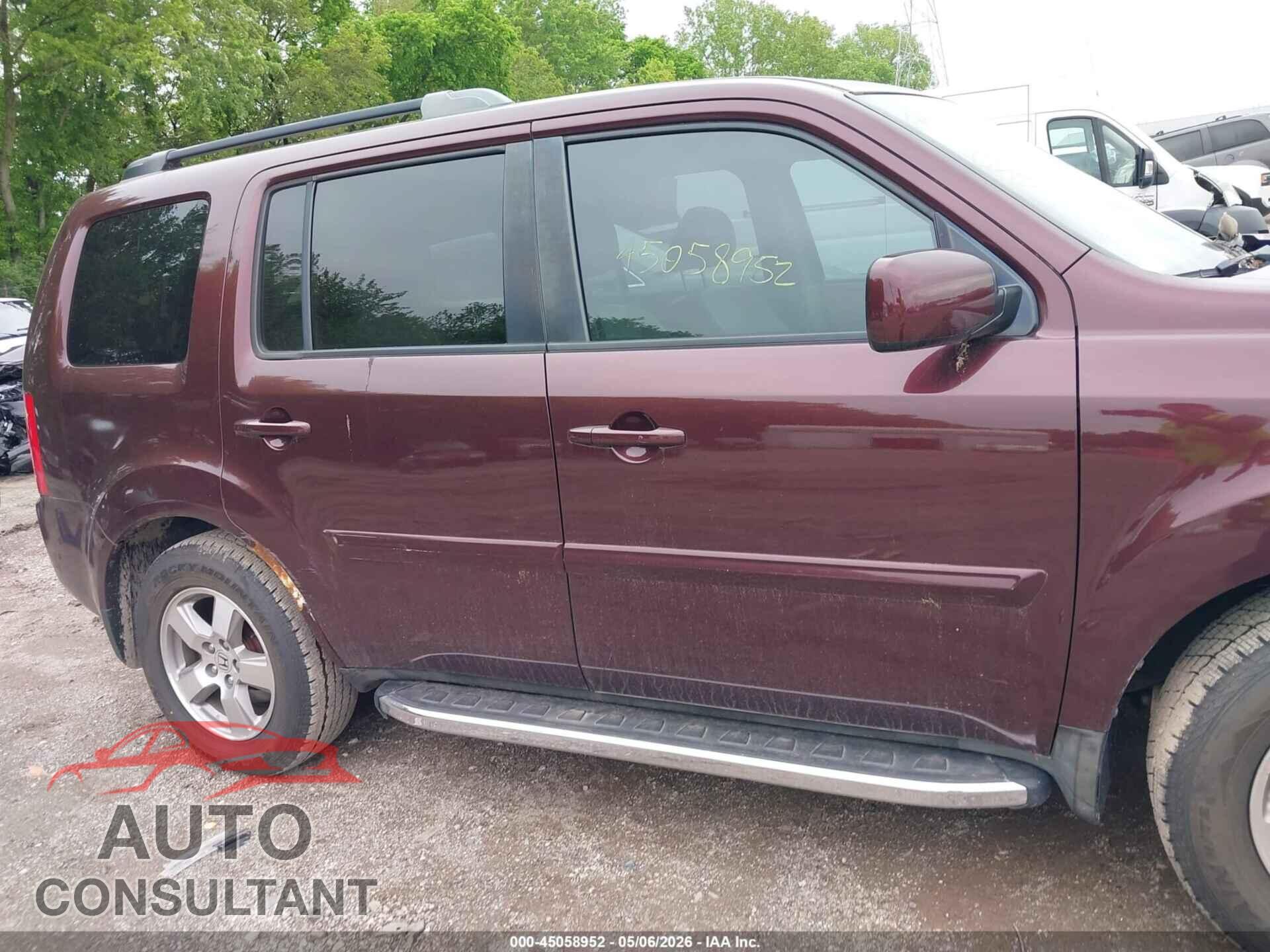 HONDA PILOT 2011 - 5FNYF4H56BB011775
