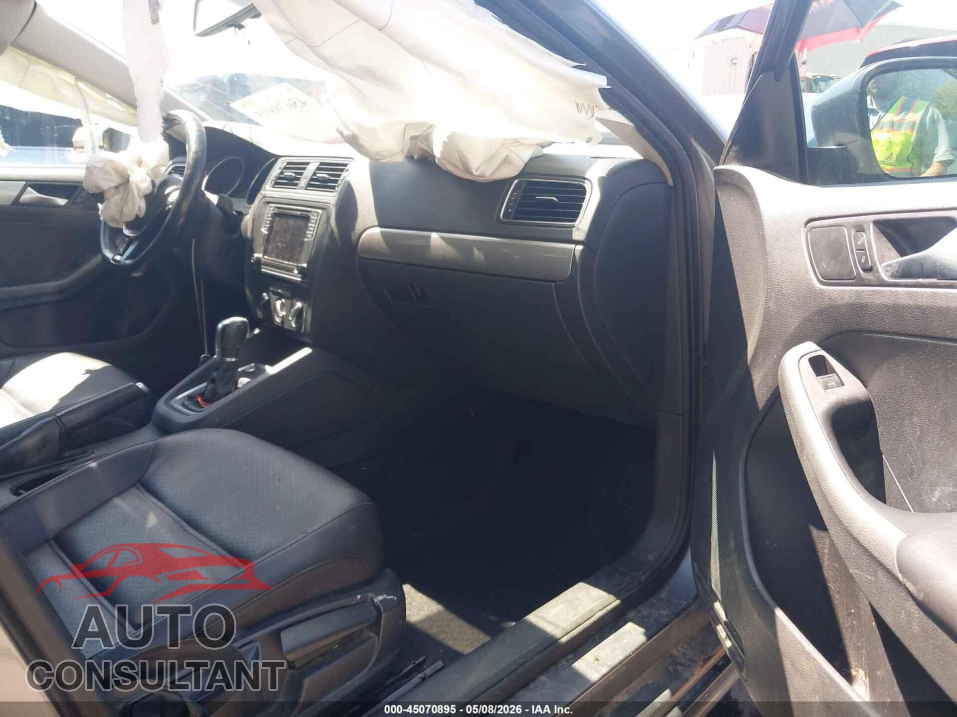 VOLKSWAGEN JETTA 2017 - 3VWDB7AJ1HM215839