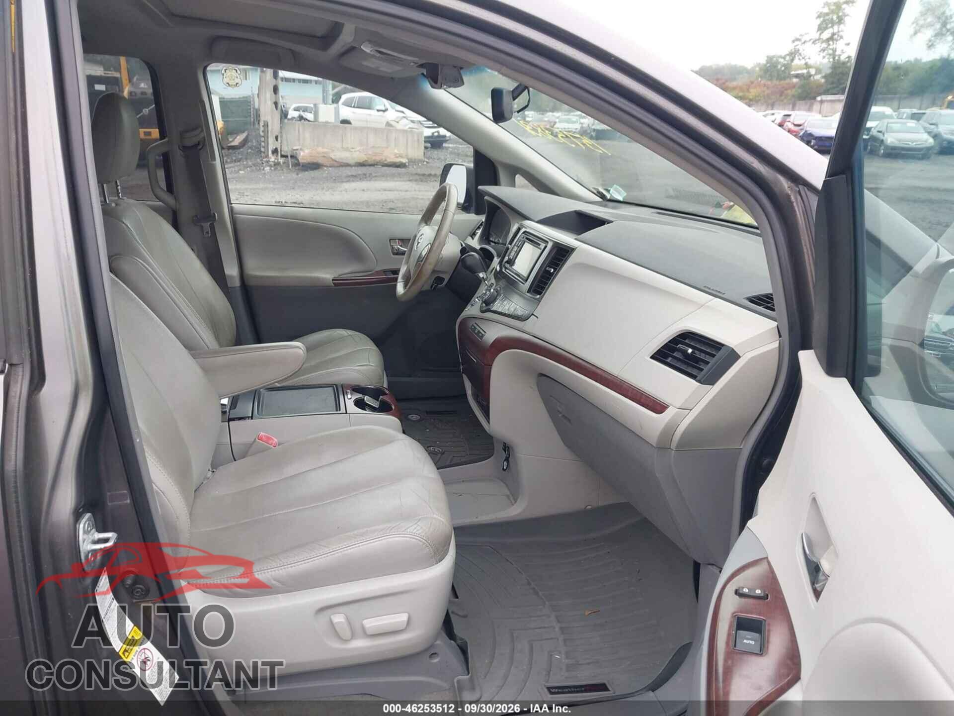 TOYOTA SIENNA 2013 - 5TDDK3DC8DS058281