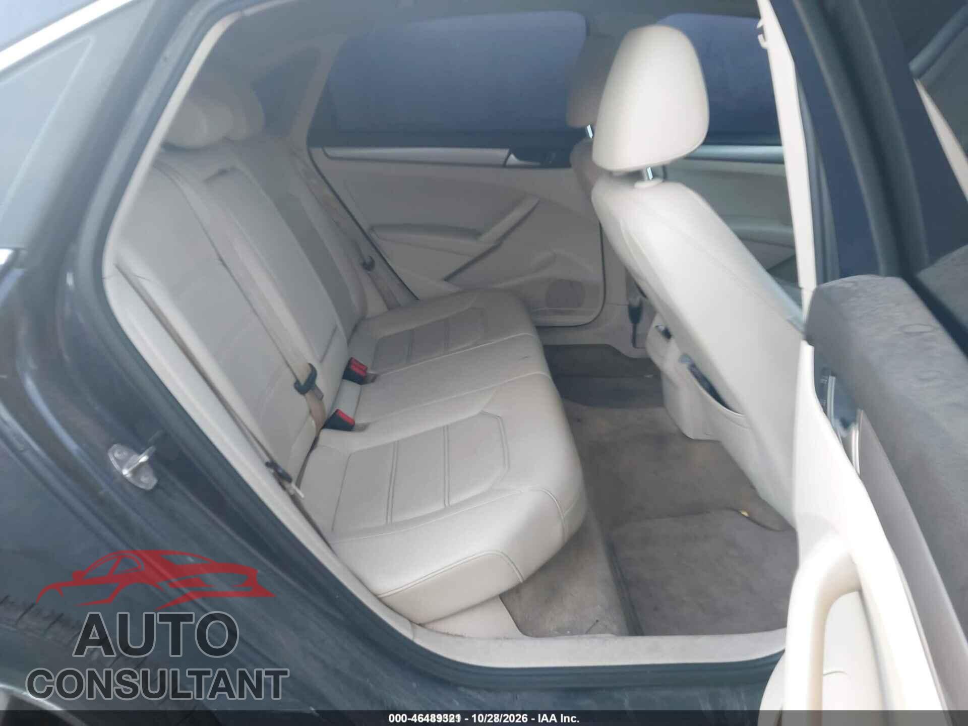 VOLKSWAGEN PASSAT 2015 - 1VWAT7A35FC107627
