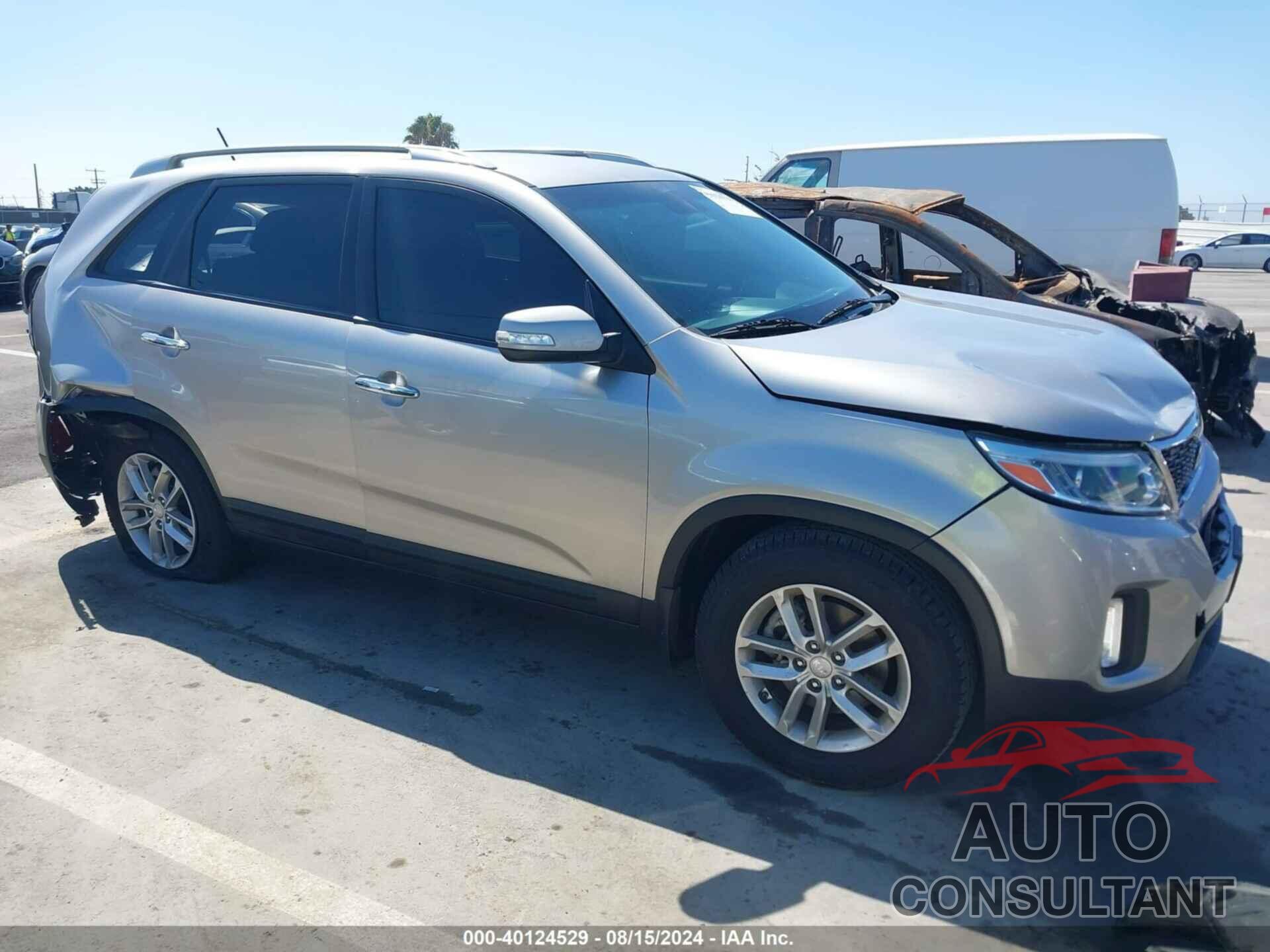 KIA SORENTO 2015 - 5XYKT4A62FG655015