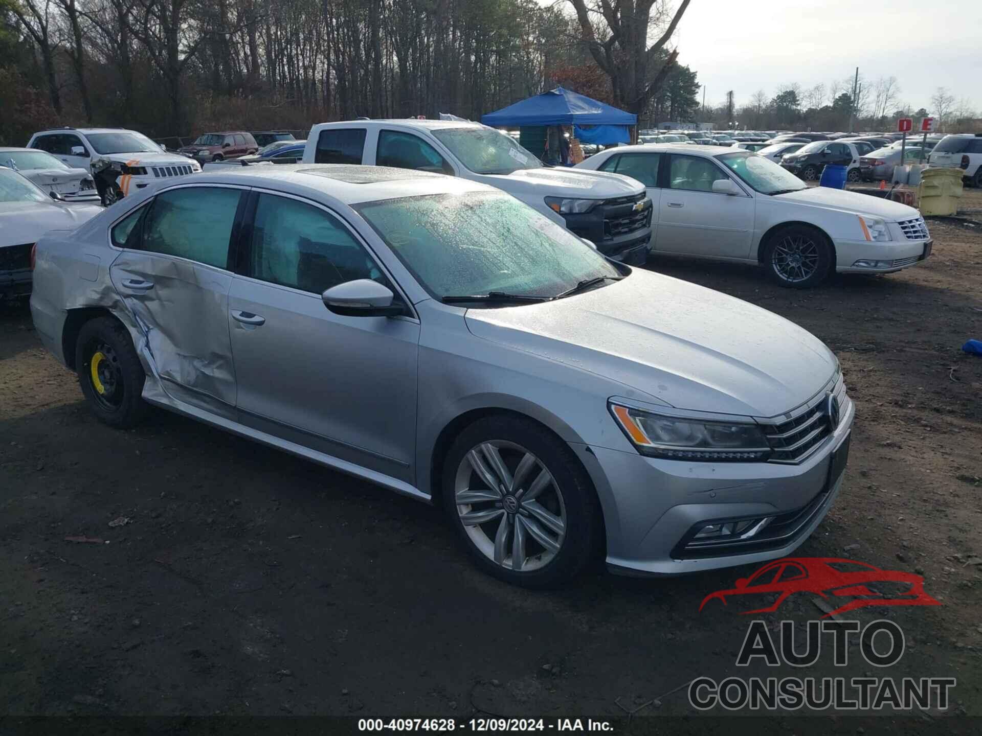 VOLKSWAGEN PASSAT 2017 - 1VWGT7A30HC033241