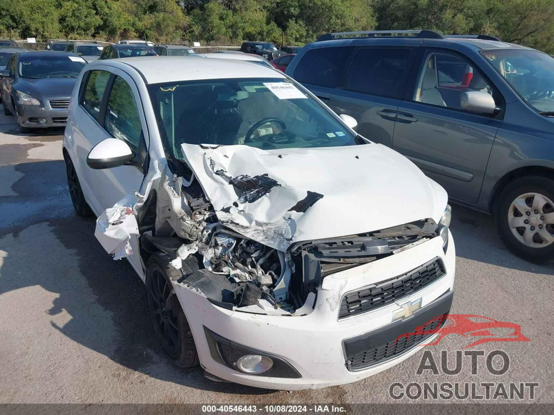 CHEVROLET SONIC 2016 - 1G1JE6SB2G4155992