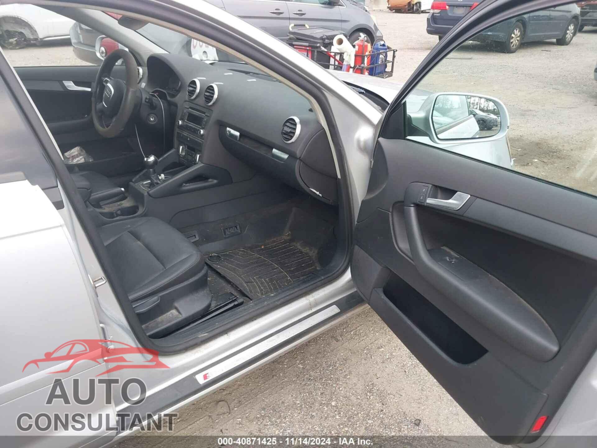 AUDI A3 2013 - WAUBJAFM1DA022592