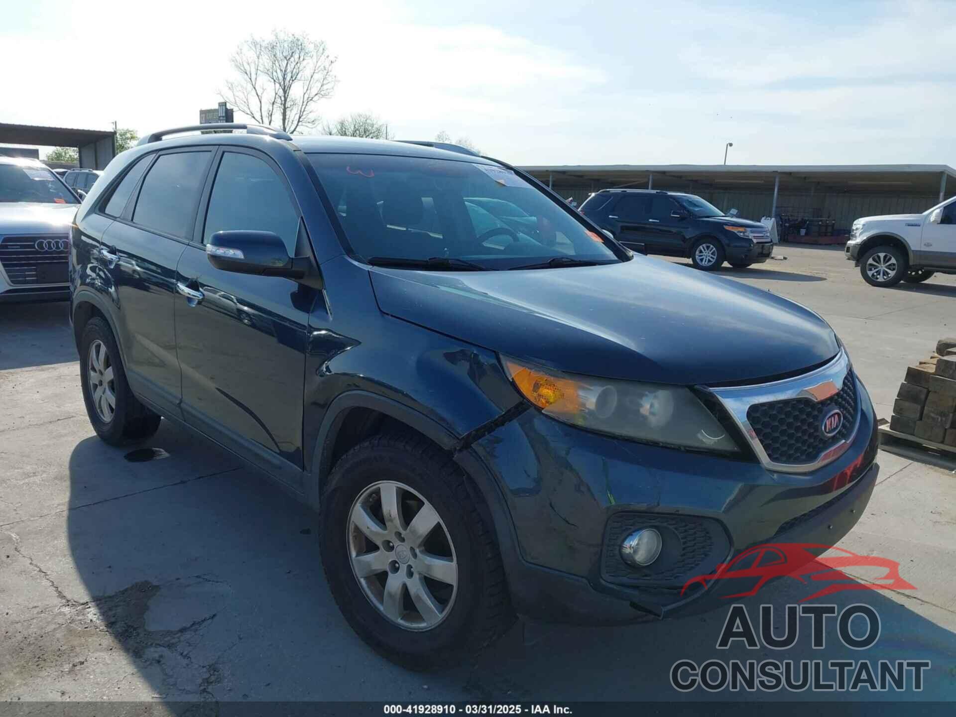 KIA SORENTO 2011 - 5XYKT3A18BG125723