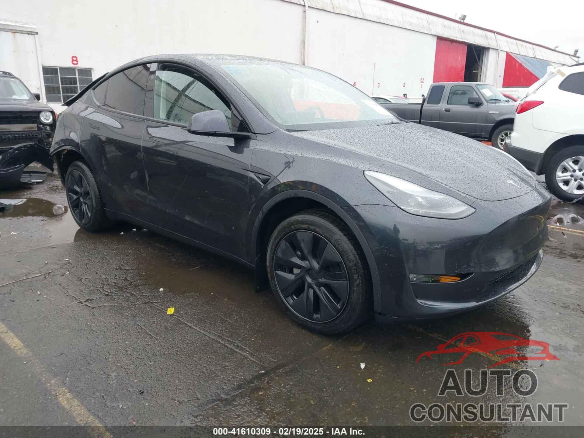 TESLA MODEL Y 2025 - 7SAYGDEE4SF276330