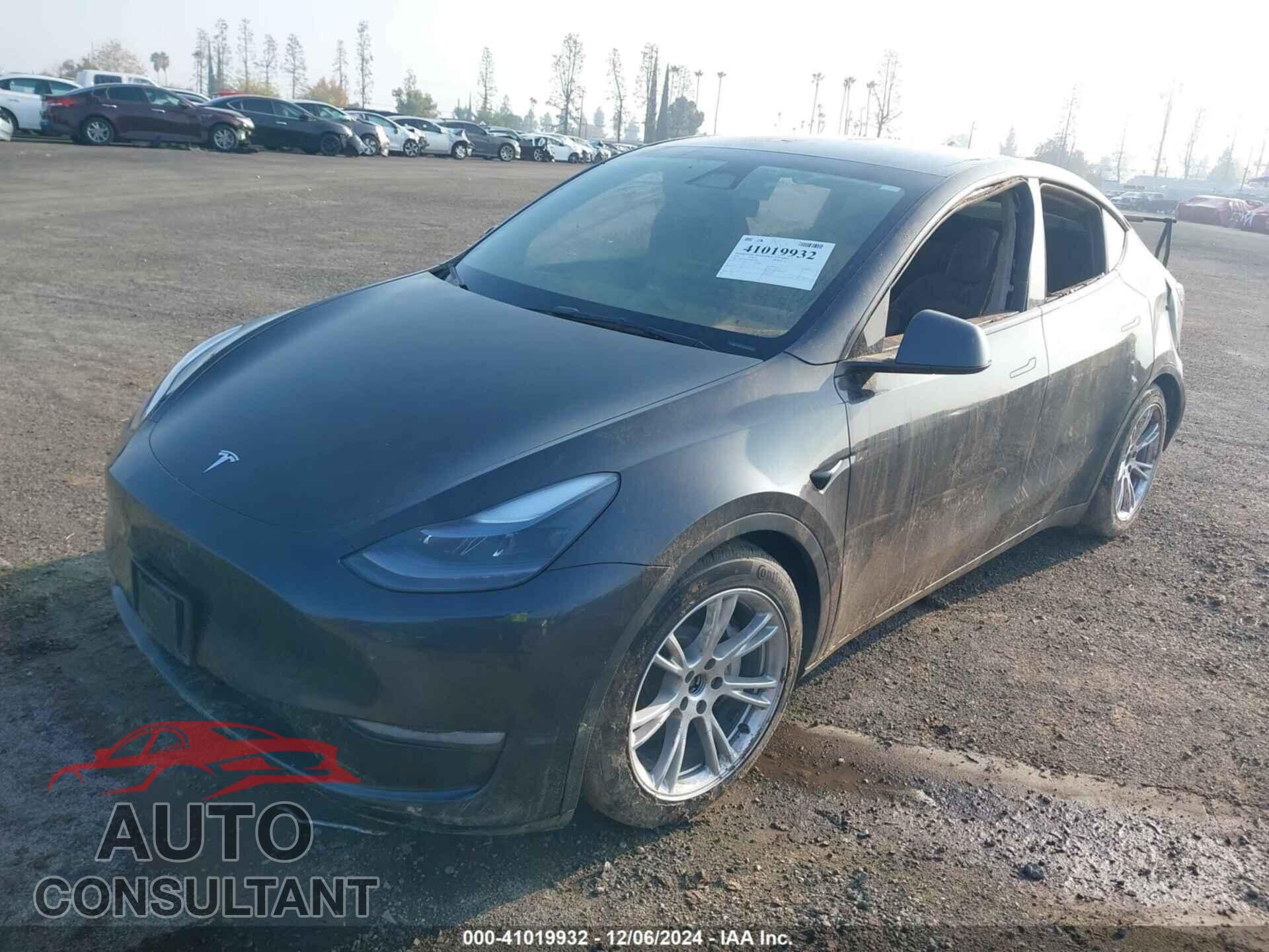 TESLA MODEL Y 2024 - 7SAYGAEE2RF047346