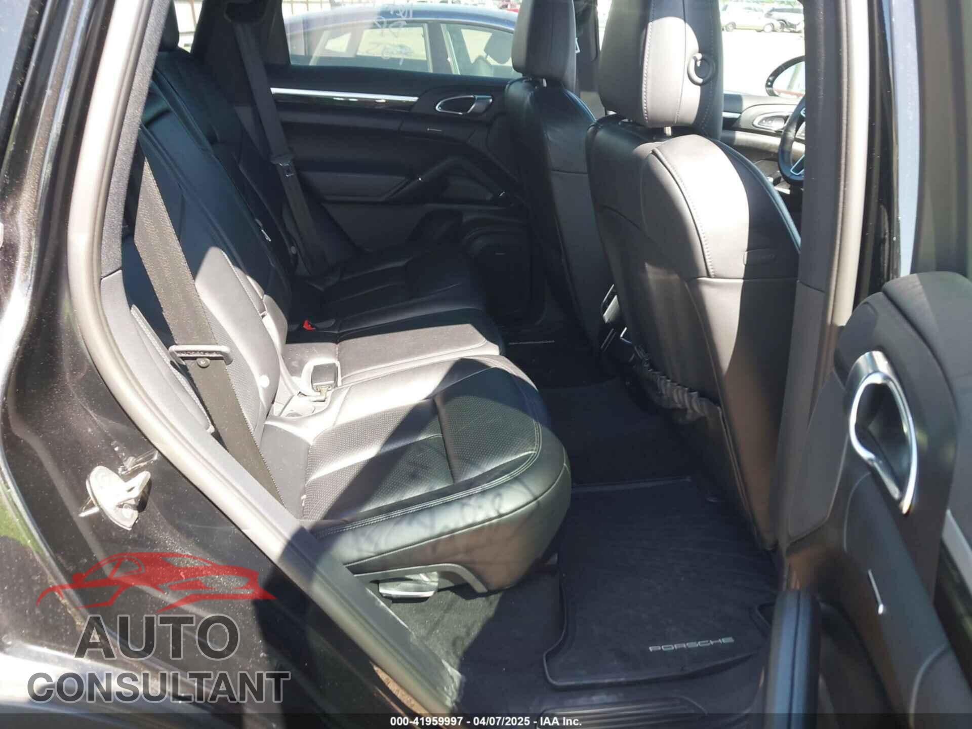 PORSCHE CAYENNE 2016 - WP1AA2A27GKA14200