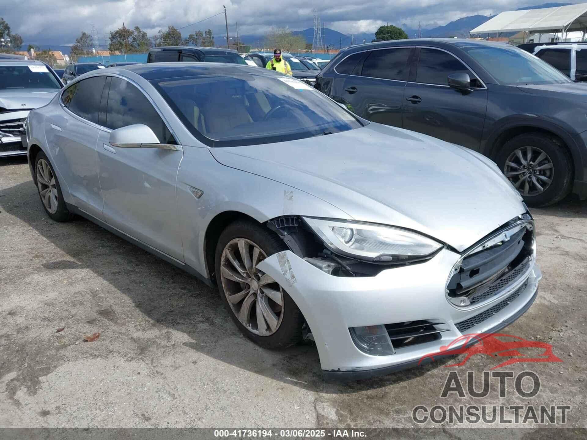 TESLA MODEL S 2013 - 5YJSA1CN9DFP27552