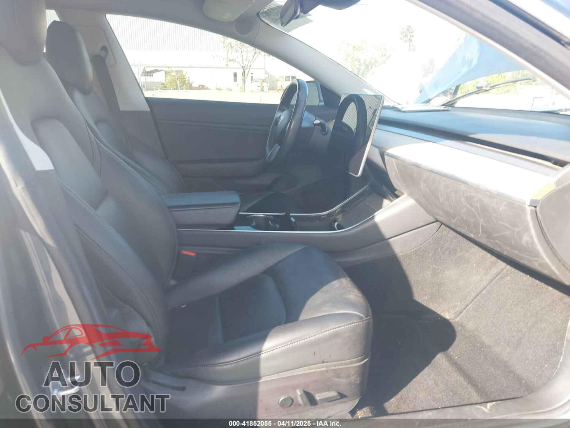TESLA MODEL 3 2018 - 5YJ3E1EA5JF020009