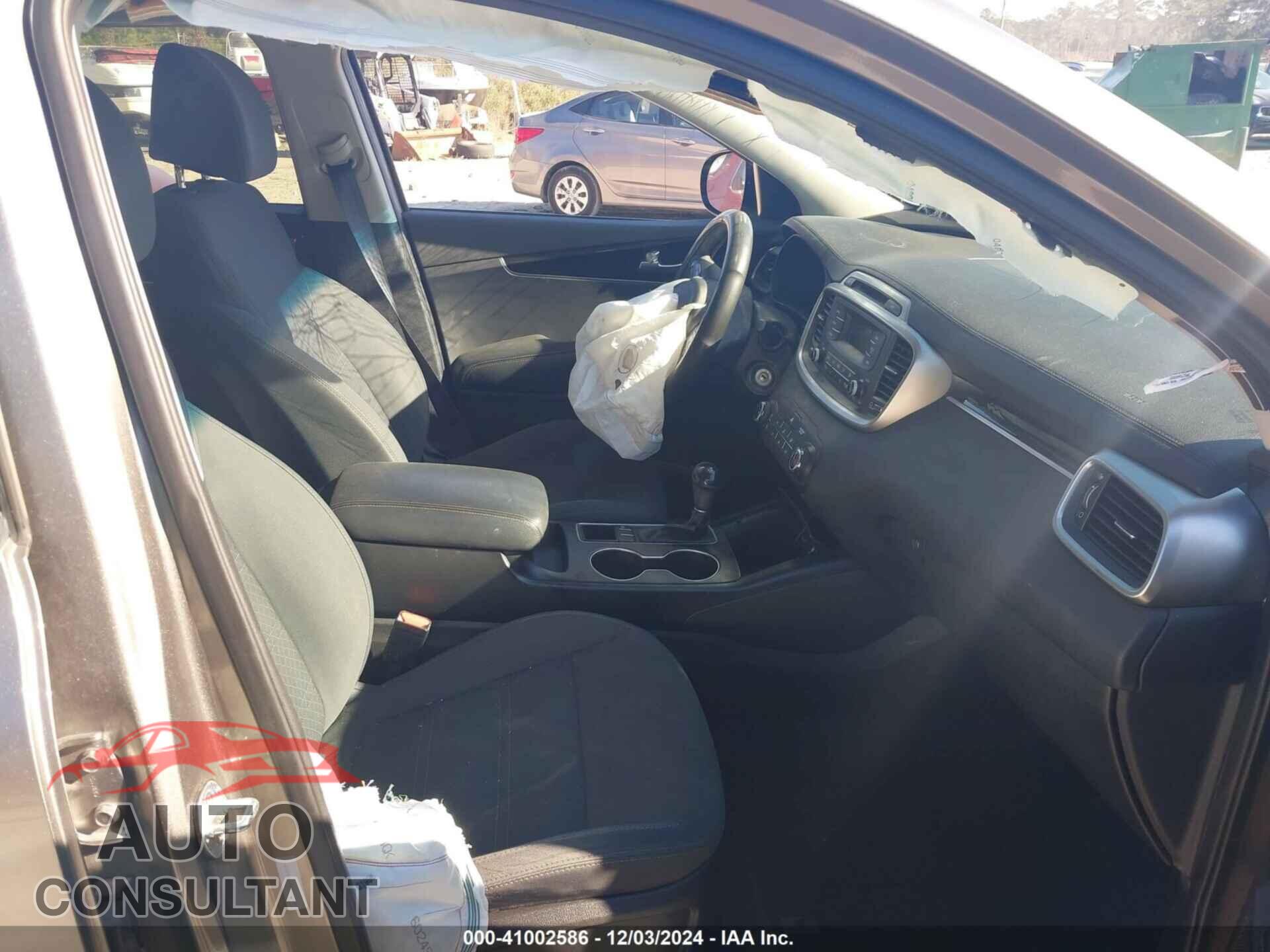 KIA SORENTO 2017 - 5XYPG4A38HG328329