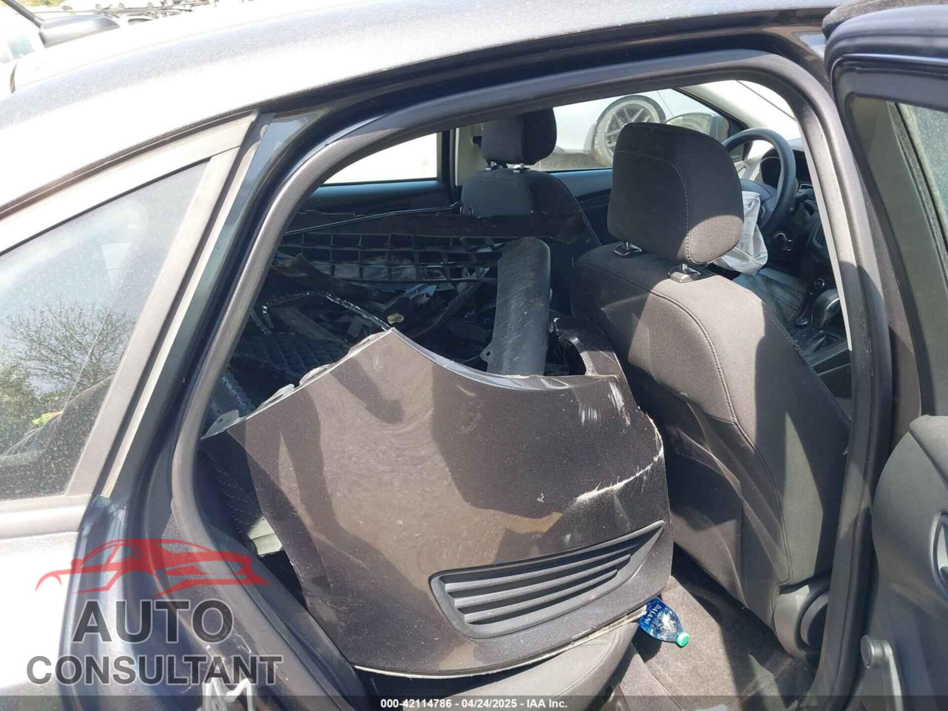FORD FOCUS 2016 - 1FADP3E23GL400982
