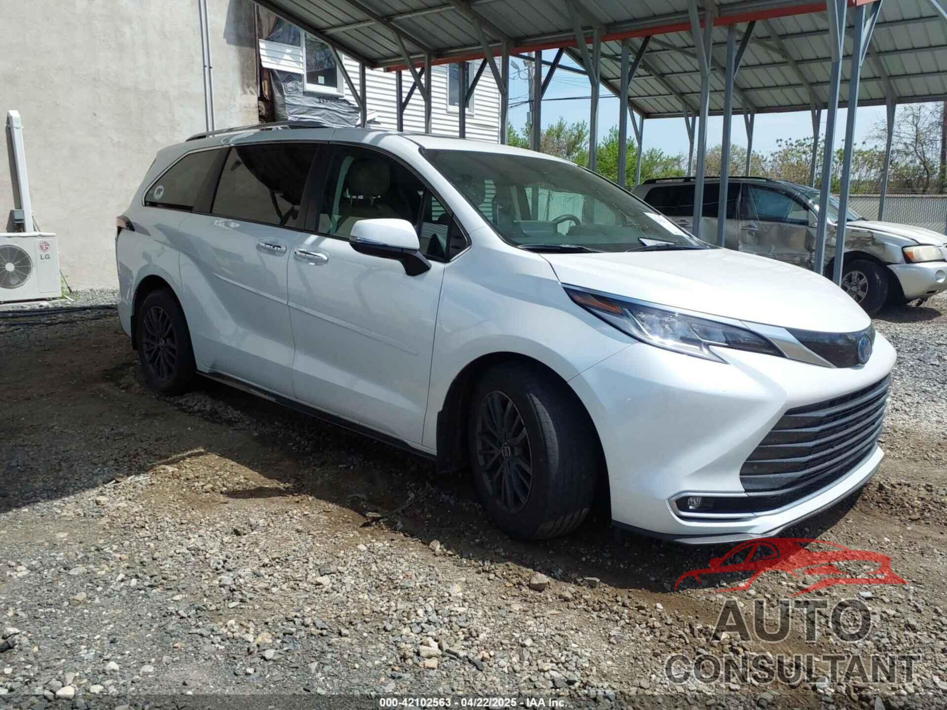 TOYOTA SIENNA 2022 - 5TDZSKFC2NS041880
