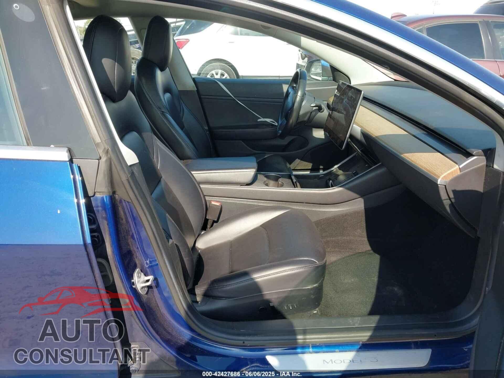 TESLA MODEL 3 2018 - 5YJ3E1EA0JF058957