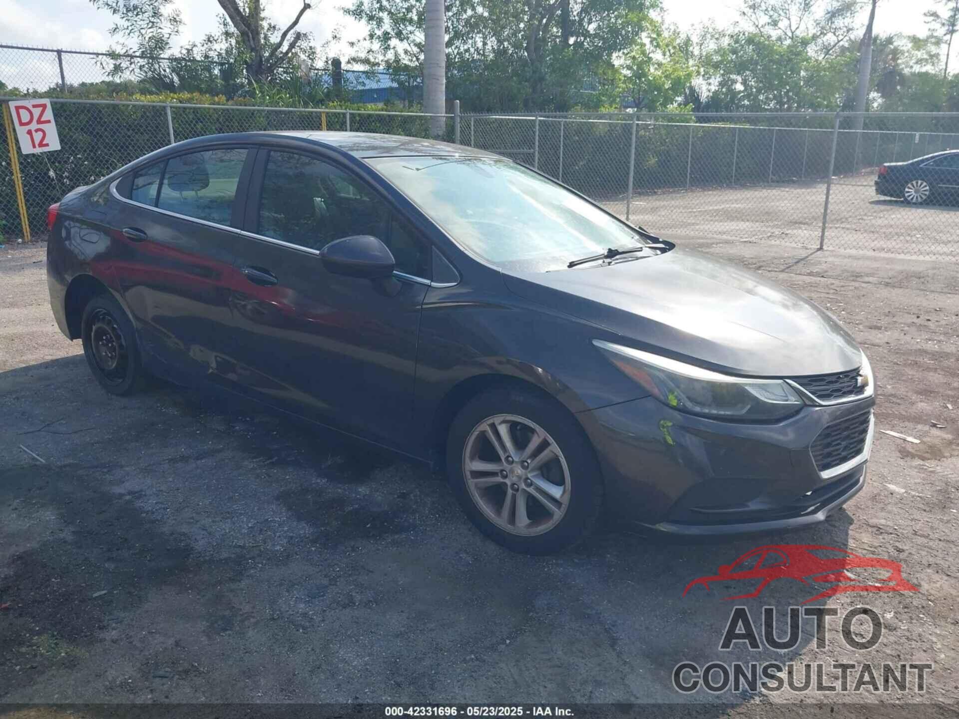 CHEVROLET CRUZE 2017 - 1G1BE5SM0H7217888