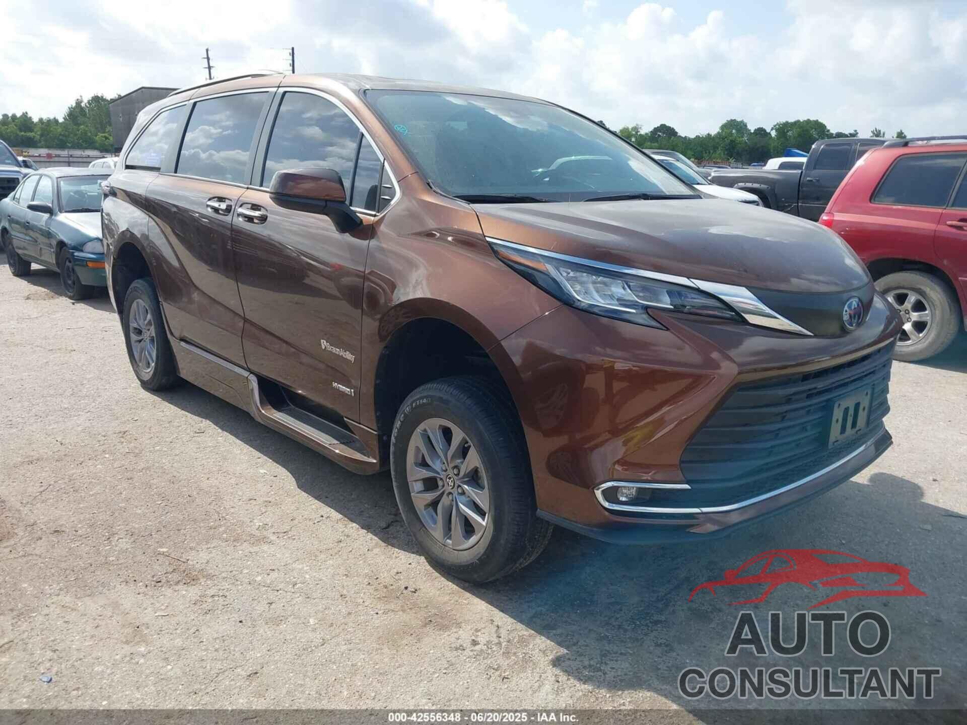 TOYOTA SIENNA 2021 - 5TDJRKEC6MS065866