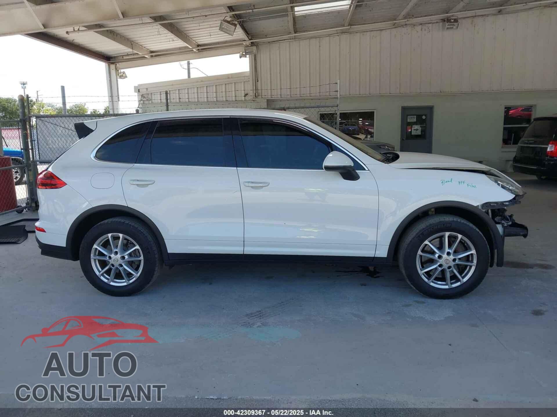PORSCHE CAYENNE 2016 - WP1AA2A29GKA10570
