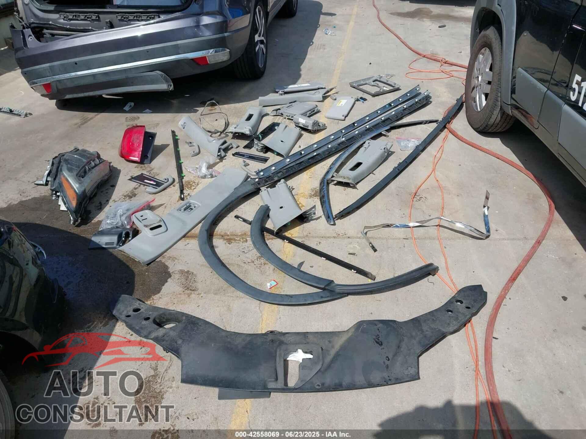 HONDA PILOT 2018 - 5FNYF5H96JB023495