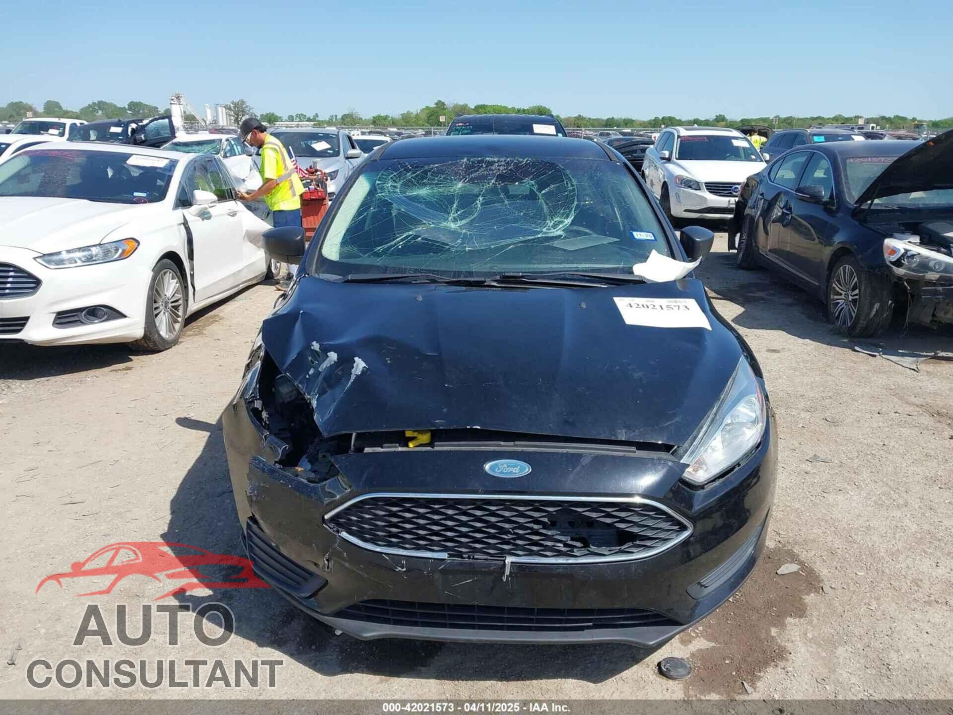 FORD FOCUS 2017 - 1FADP3E20HL244238