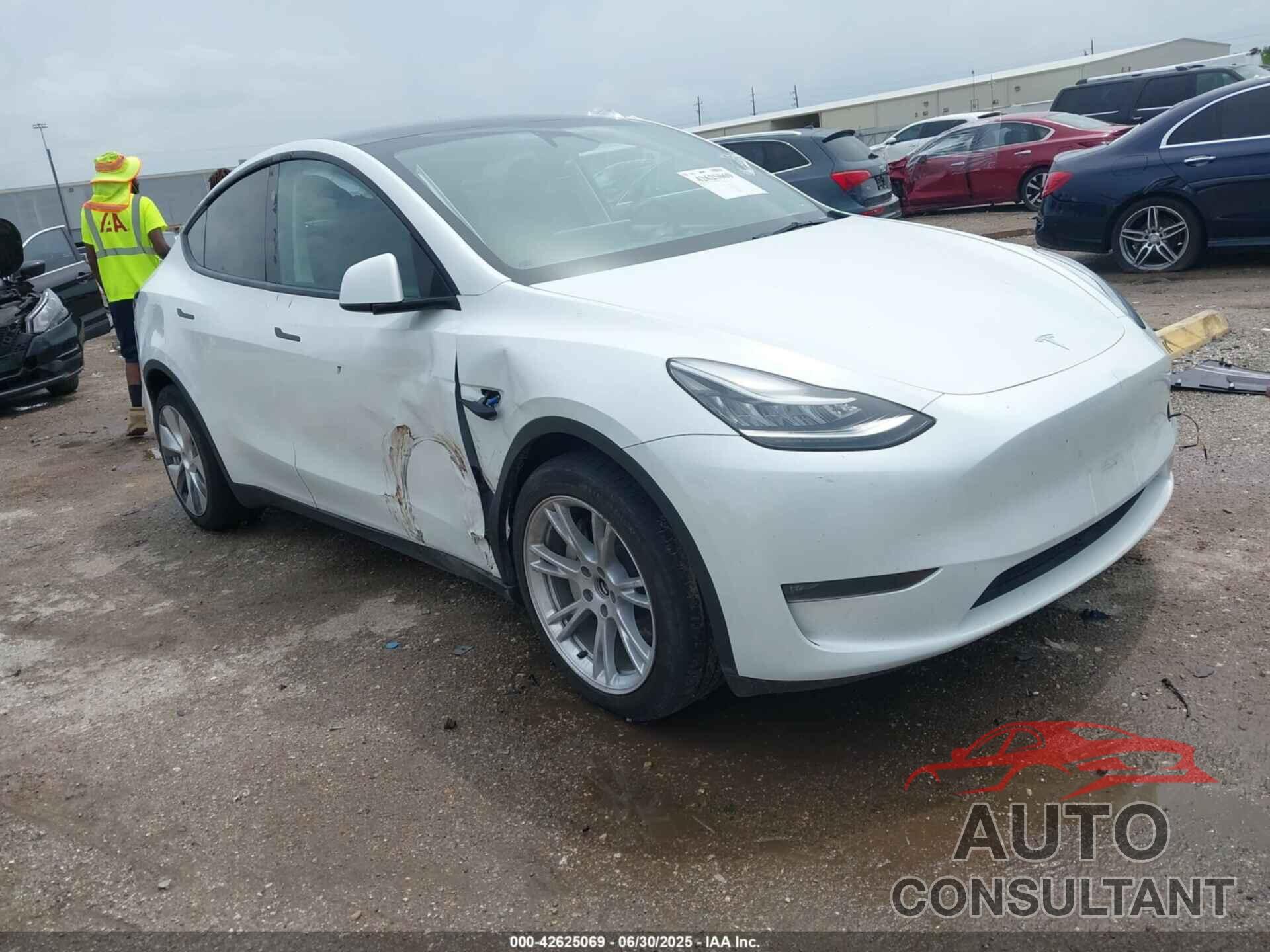 TESLA MODEL Y 2023 - 7SAYGDEEXPA137677