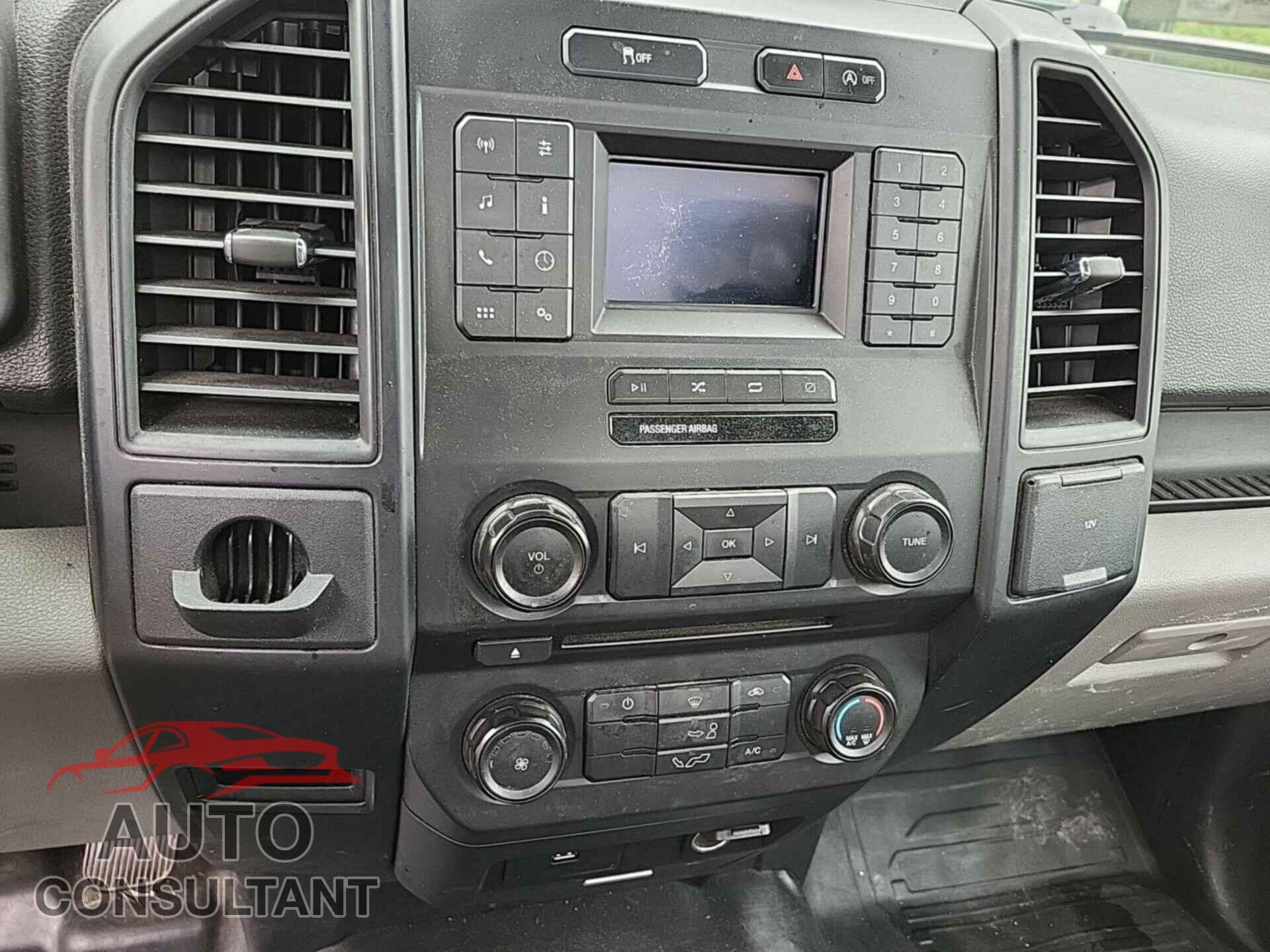 FORD F150 2018 - 1FTMF1CB1JKC19090