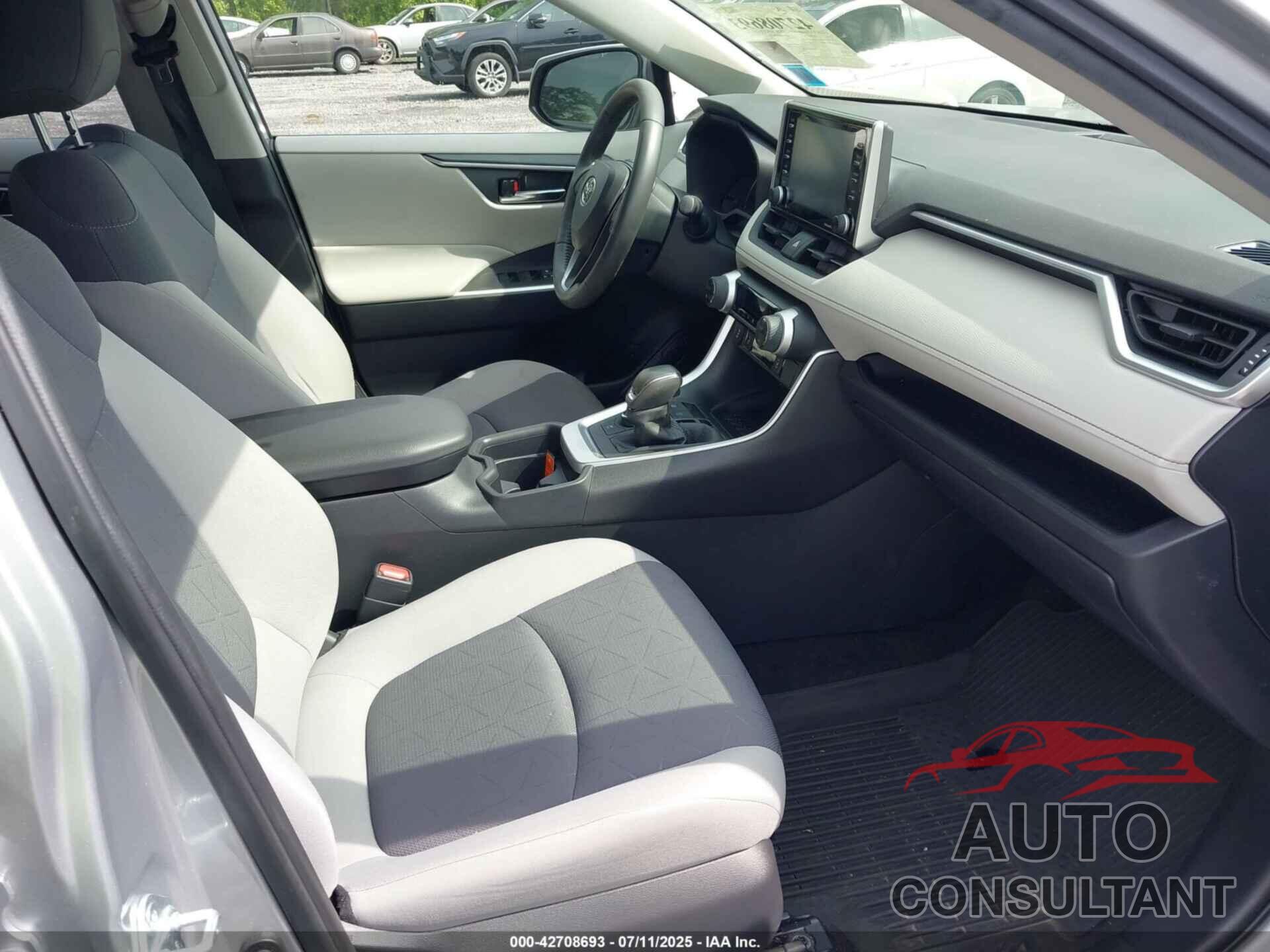 TOYOTA RAV4 HYBRID 2021 - JTMRWRFV2MD125044