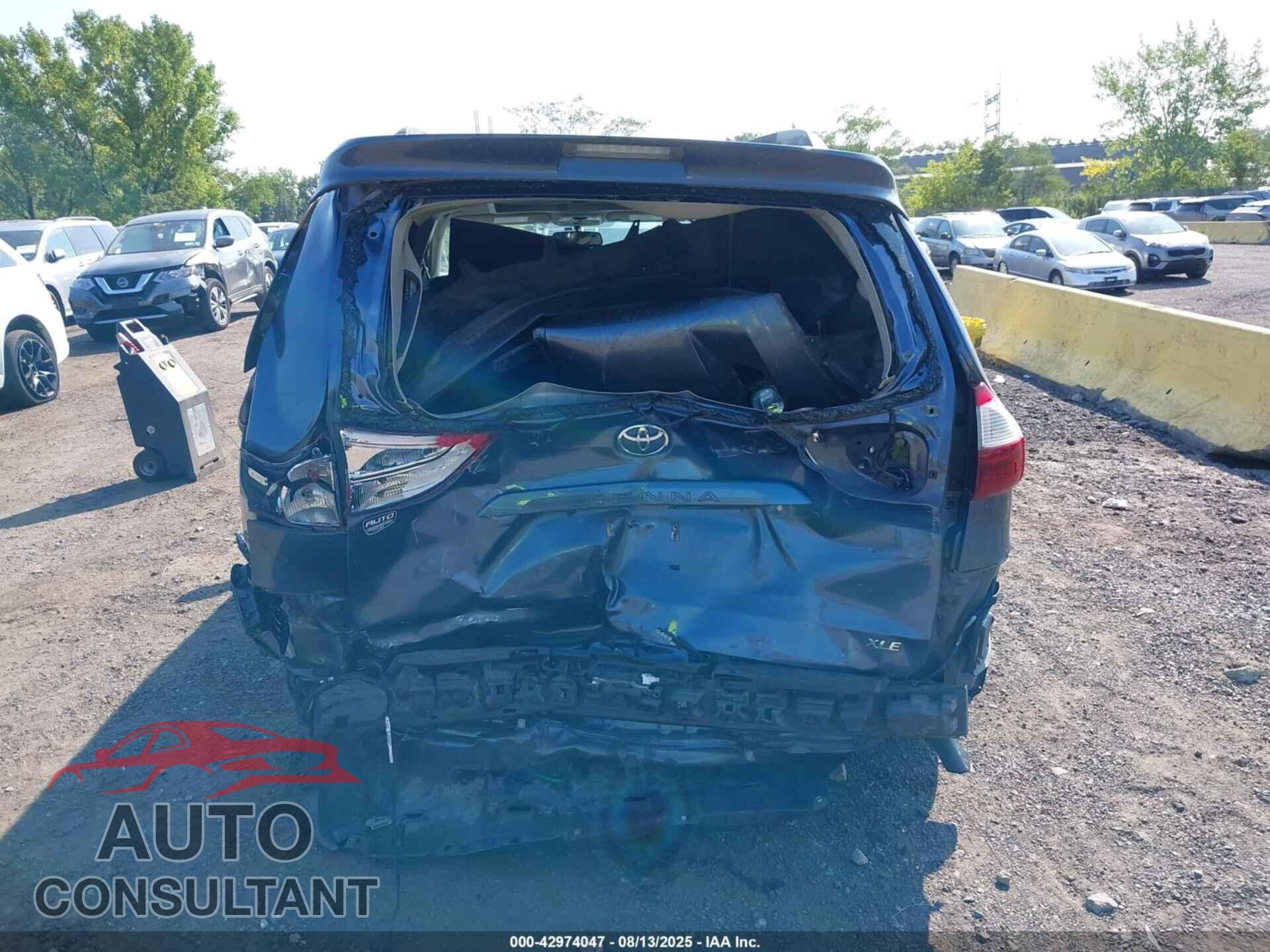 TOYOTA SIENNA 2017 - 5TDYZ3DC2HS860585