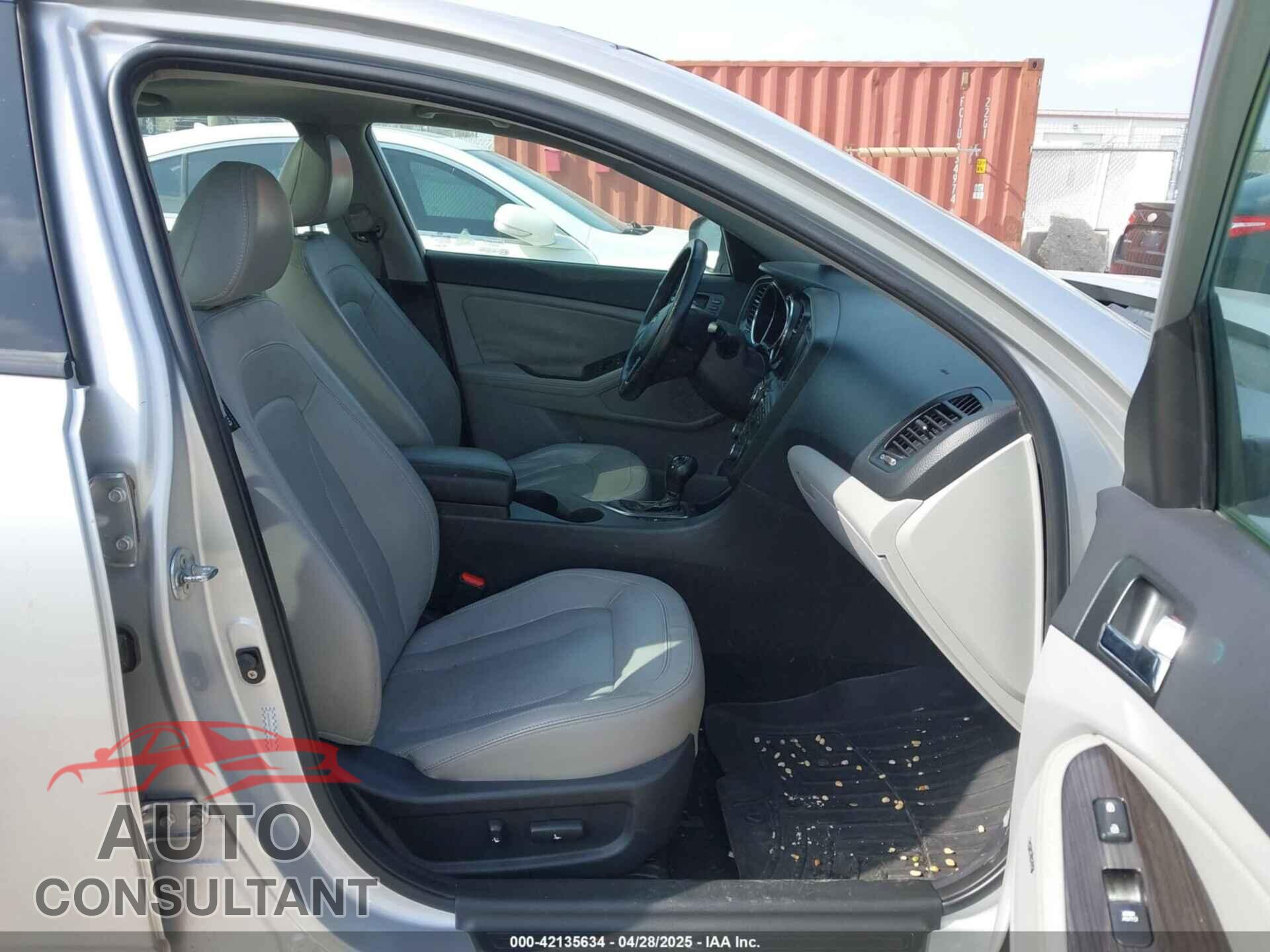 KIA OPTIMA 2011 - KNAGN4A79B5161243