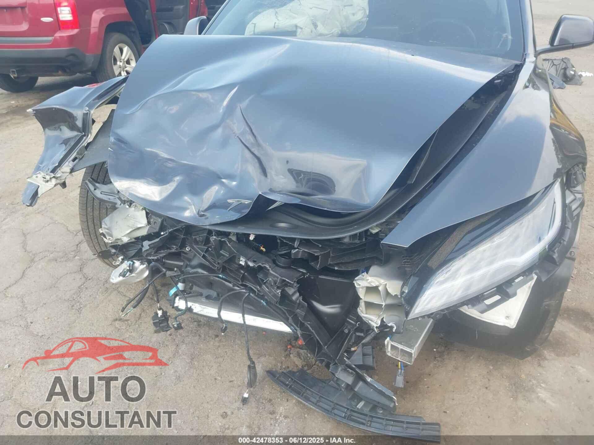 TESLA MODEL 3 2025 - 5YJ3E1EB2SF899446